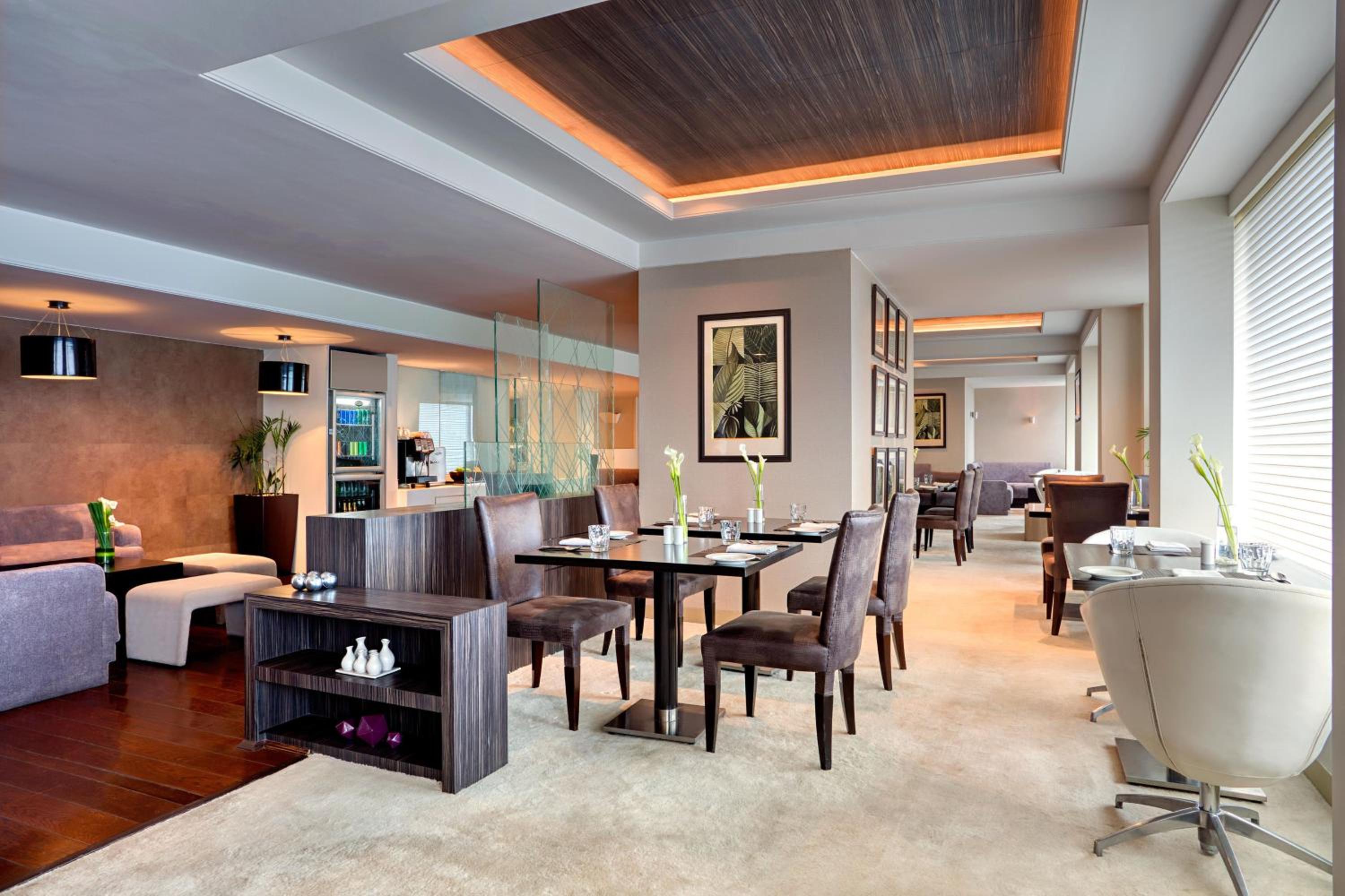 Executive King Room with Lounge Access - Photo 5