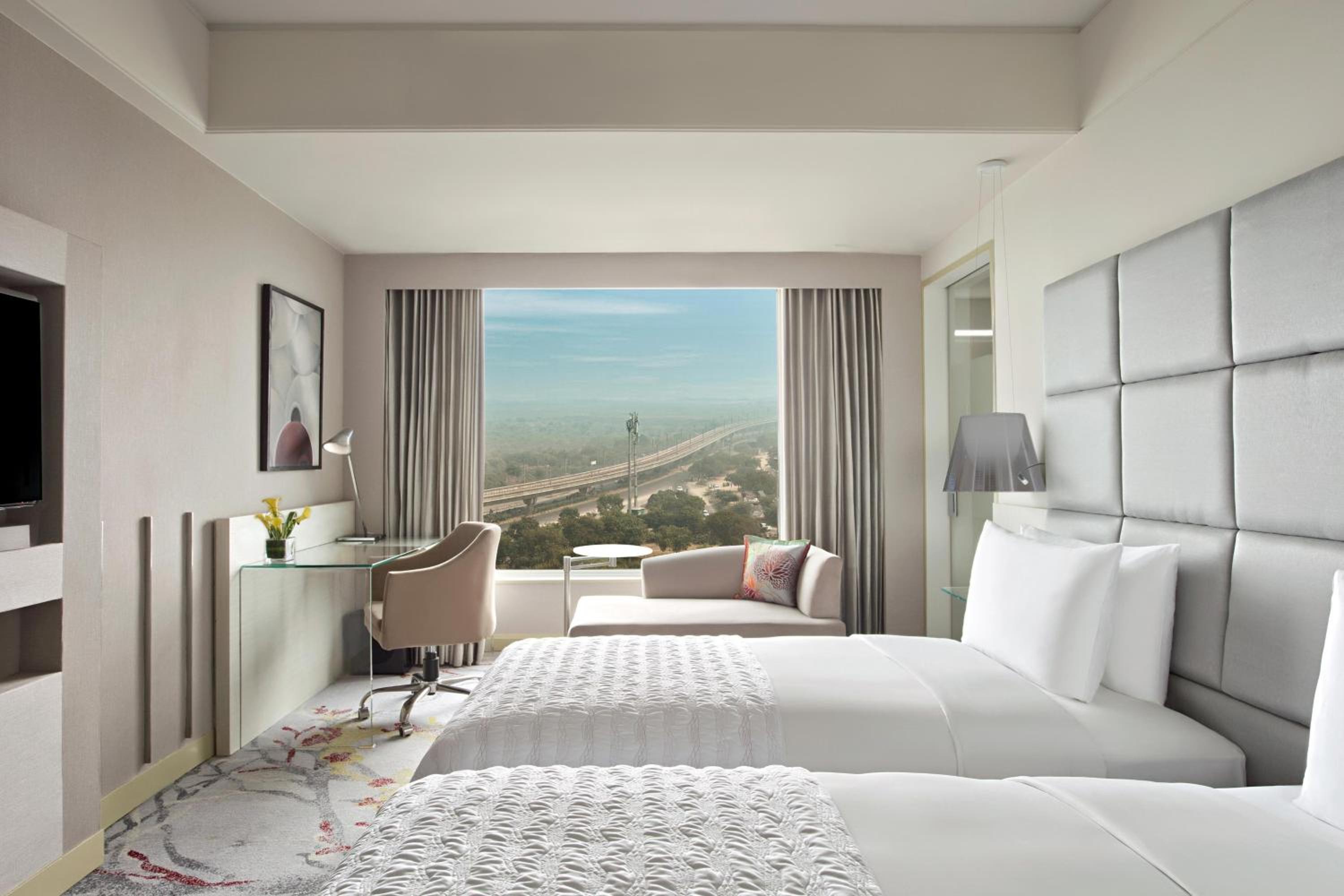 Twin Room with Aravalli View - Photo 4