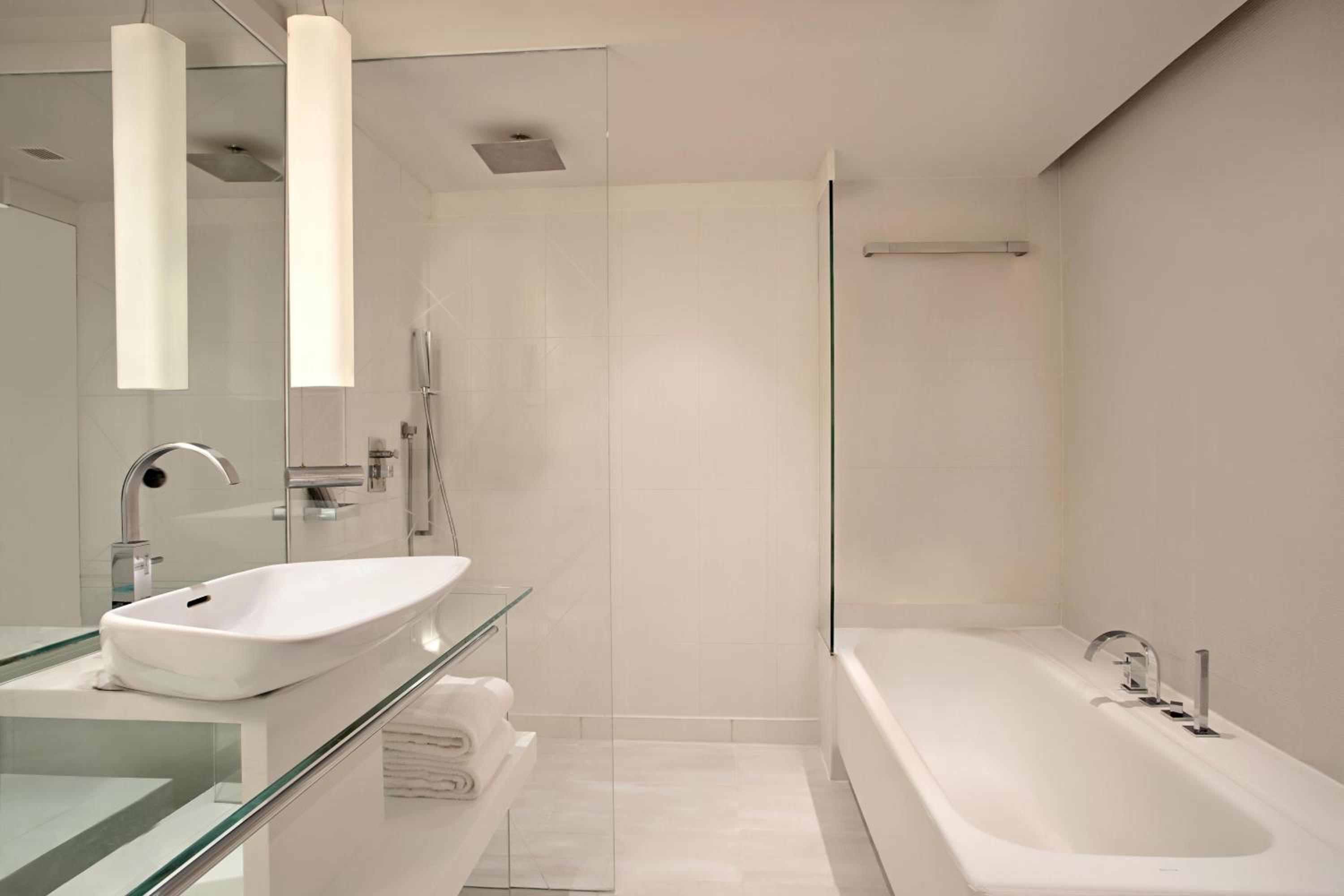 Twin Room - Photo 3