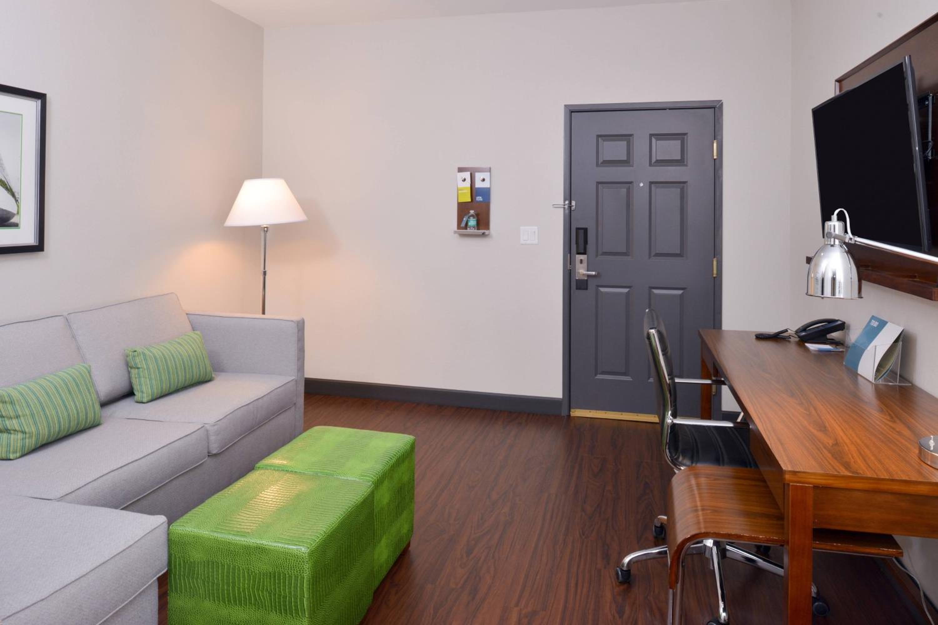 King Suite with Sofa Bed and Adapted Tub - Mobility Accessible