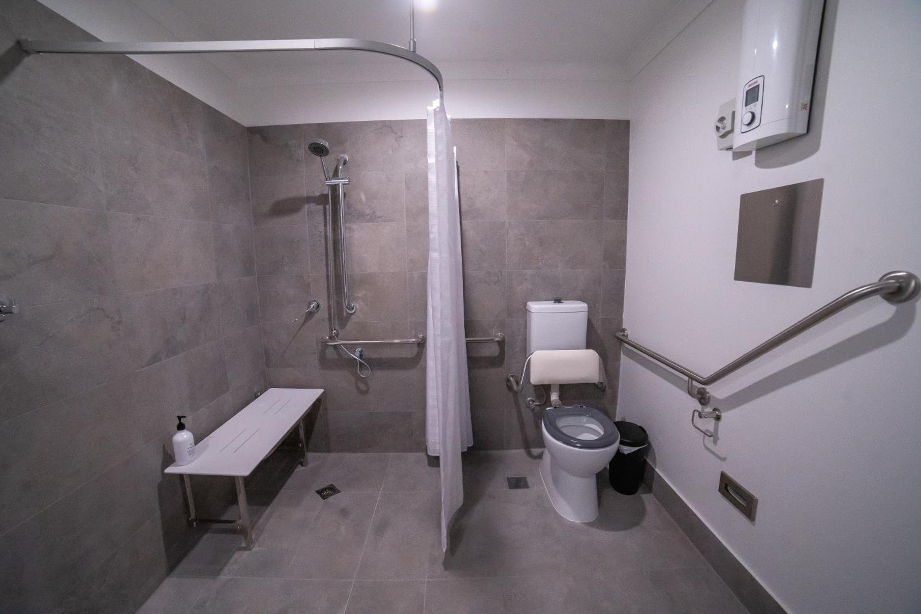 Queen Room - Disability Access photo 3