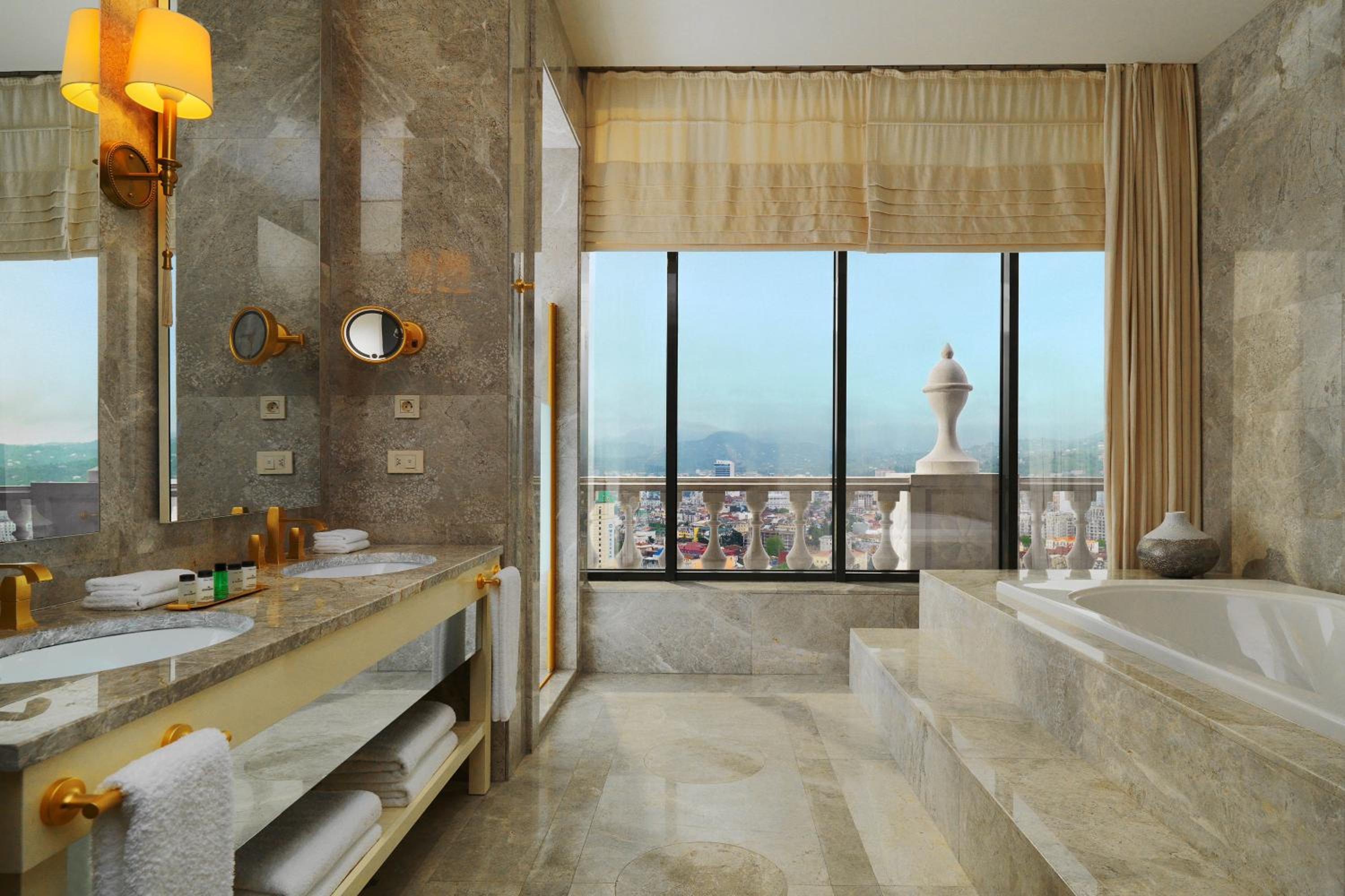 Penthouse Suite, Club lounge access - Photo 3