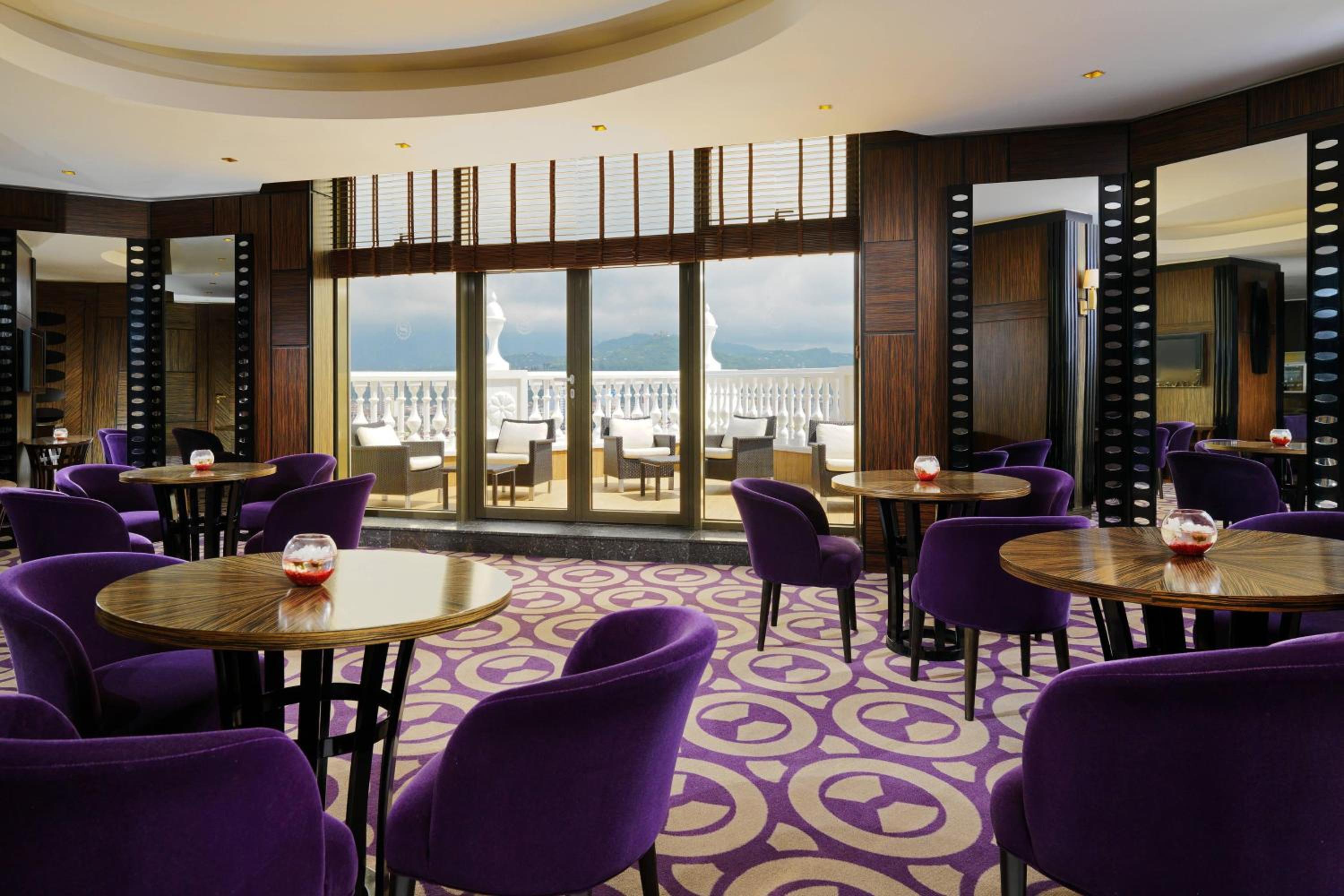Junior Suite, Club lounge access, 1 Bedroom 2 room Suite - Photo 6