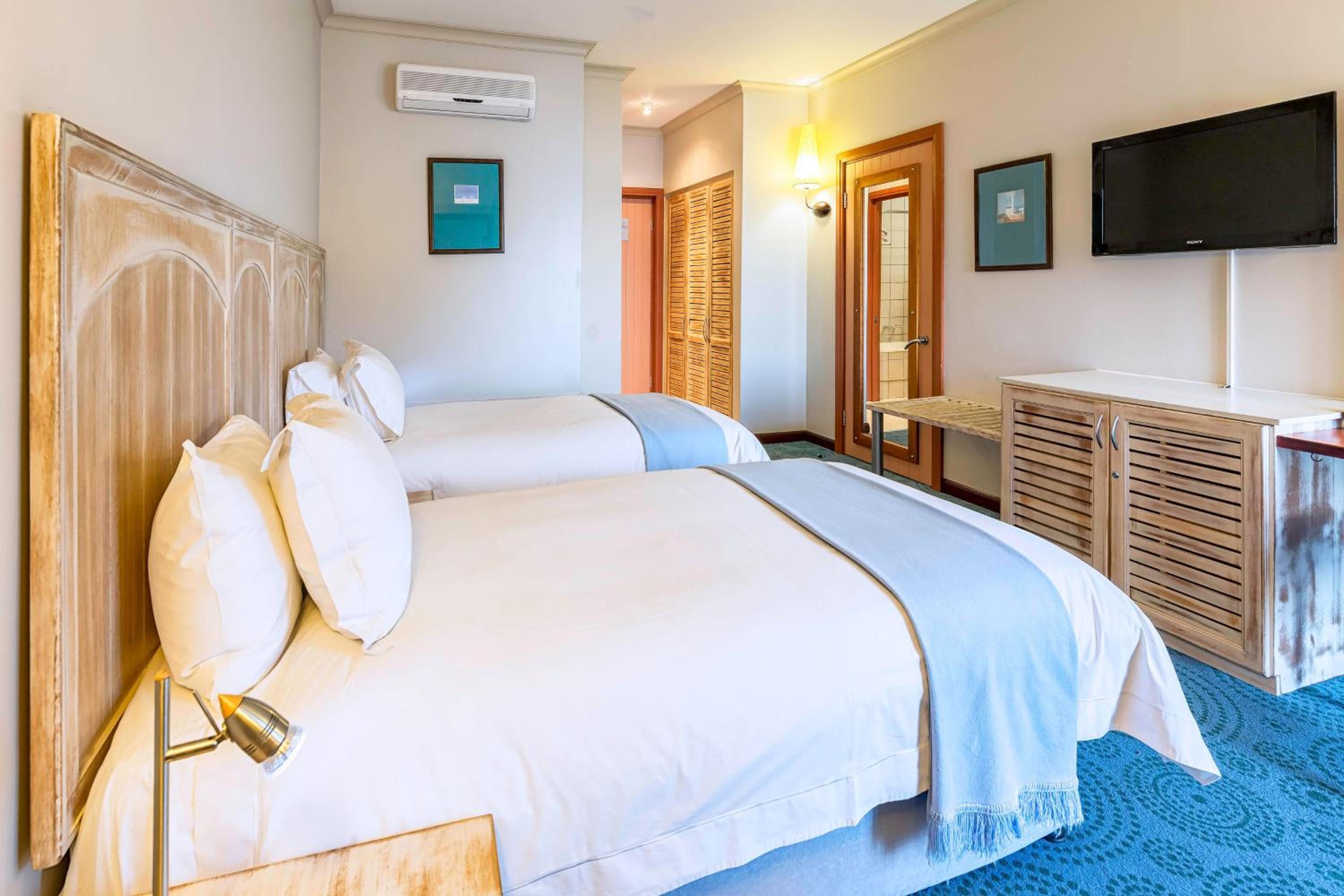 Guest room, 2 Twin/Single Bed(s), Lagoon view - Photo 4