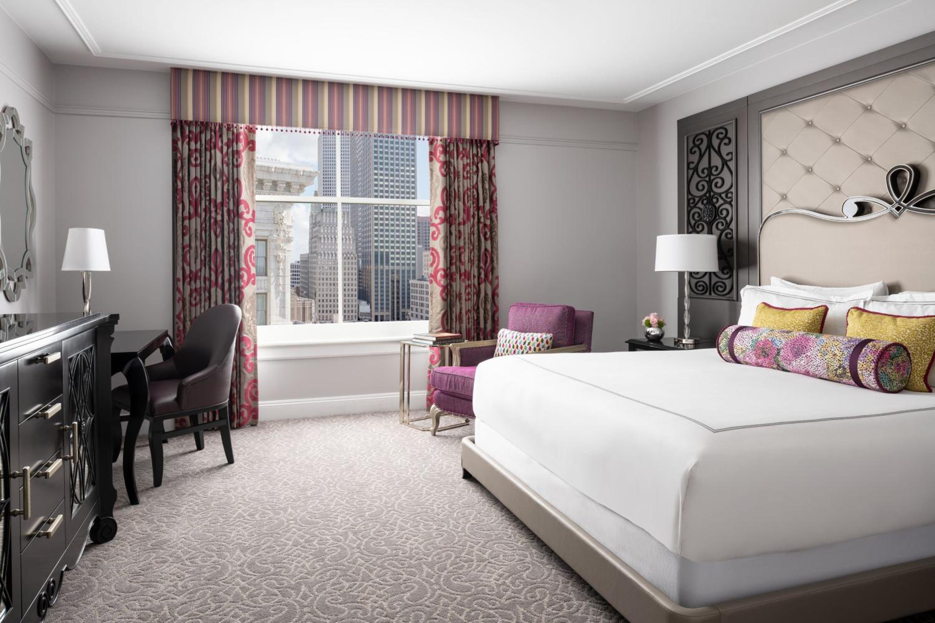 Deluxe King, Guest room, 1 King - Photo 3