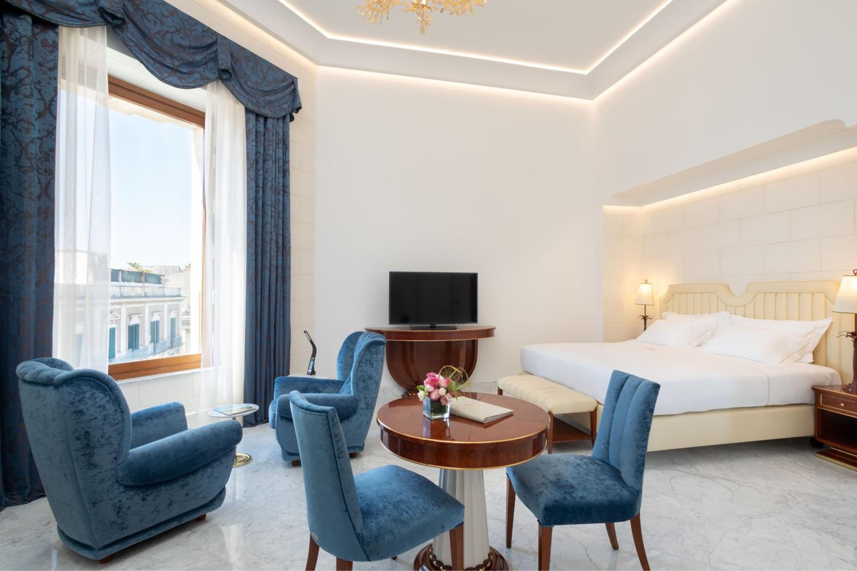 Deluxe King Room with Partial Sea View