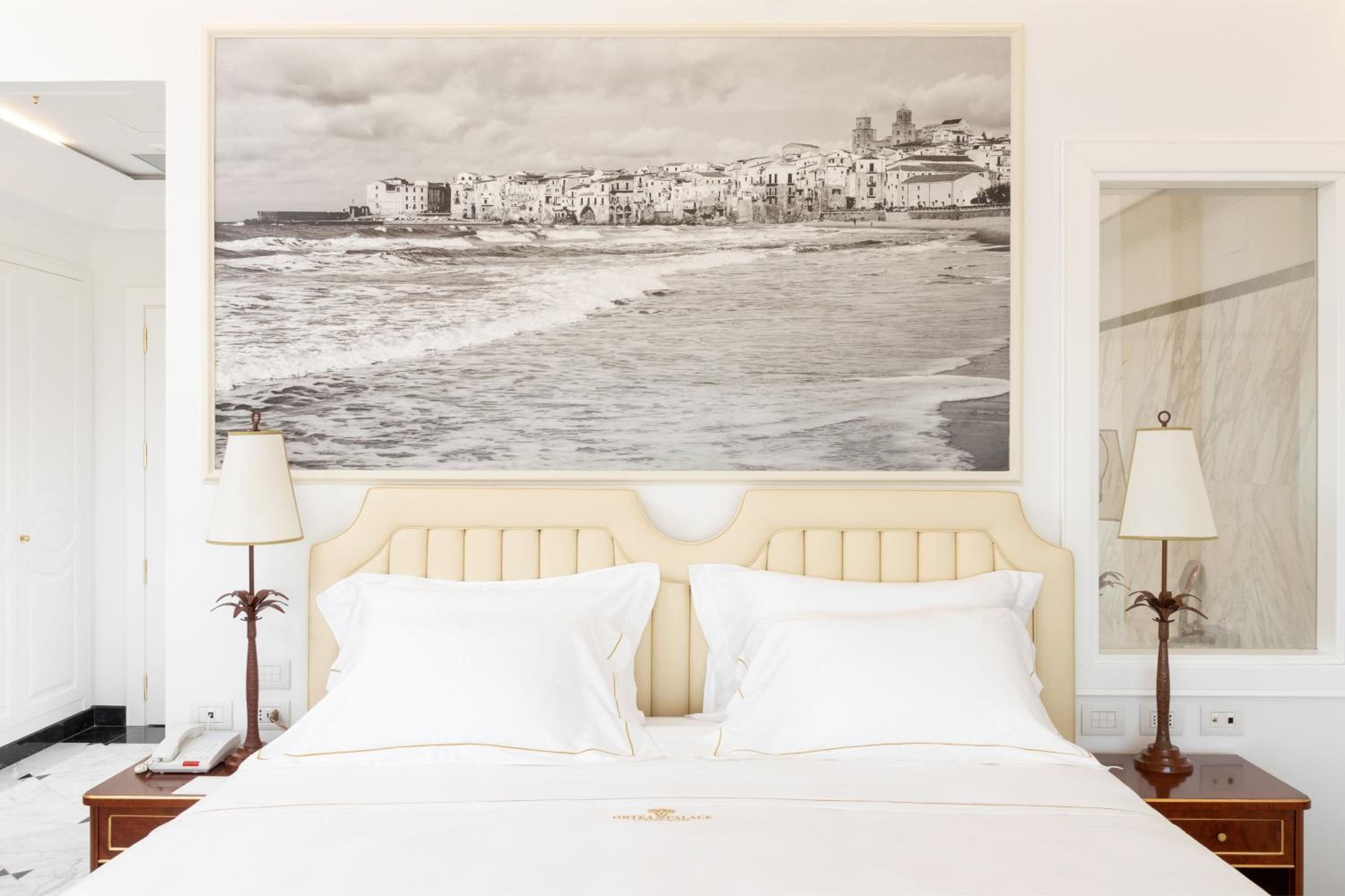 One-Bedroom Junior King Suite