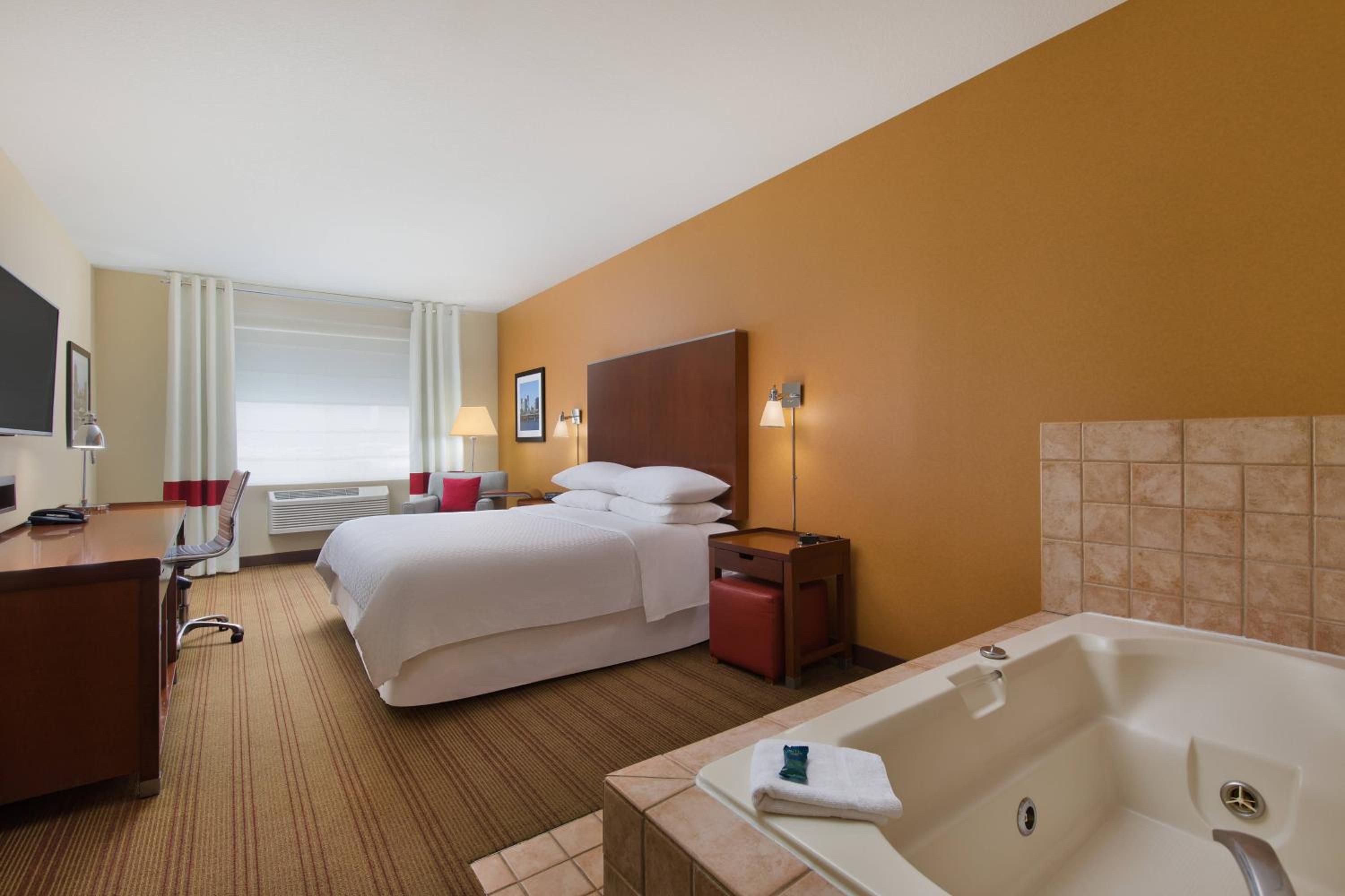 King Jacuzzi Room, Guest room, 1 King, Whirlpool - Photo 1