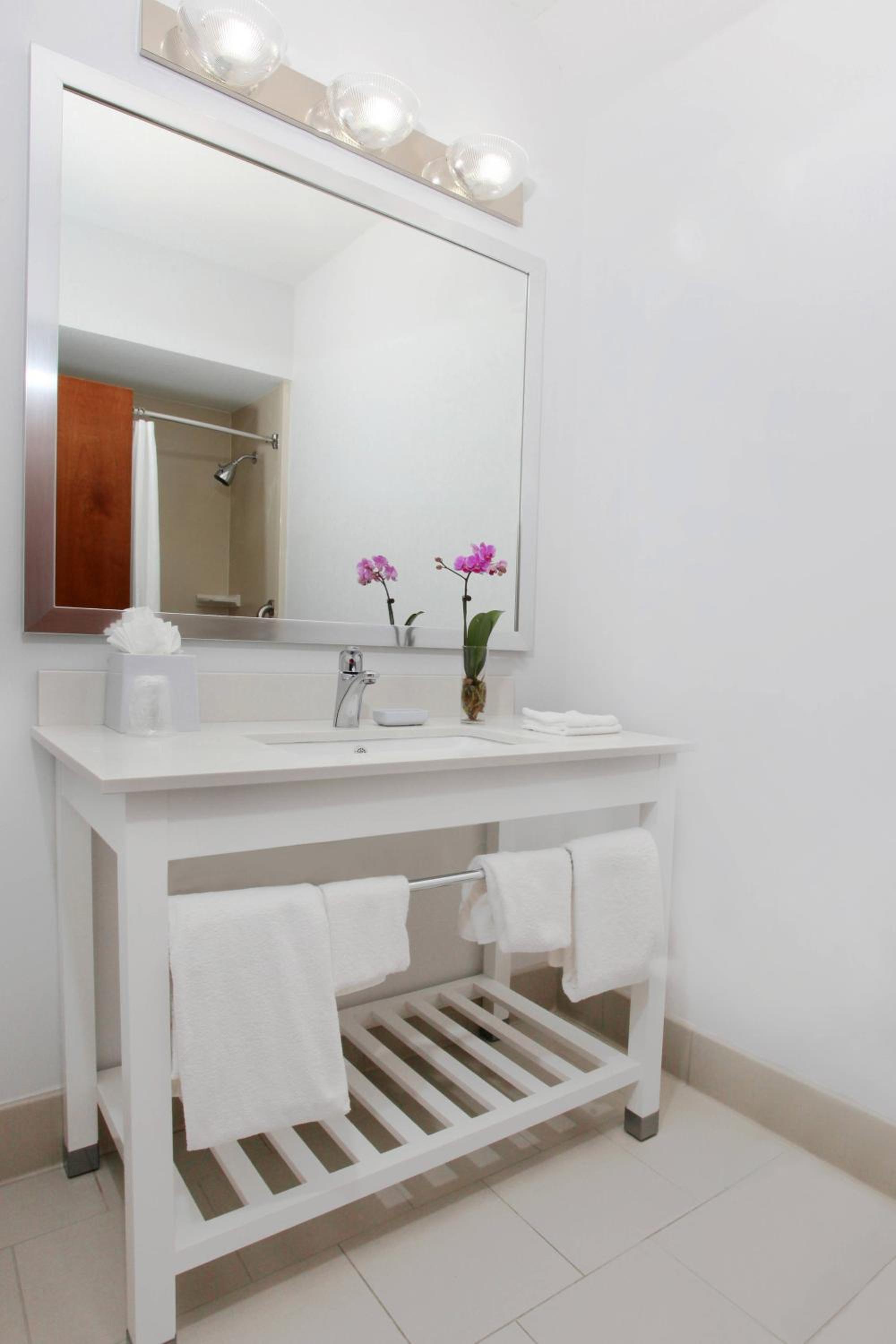 Standard King Room, Guest room, 1 King - Photo 2