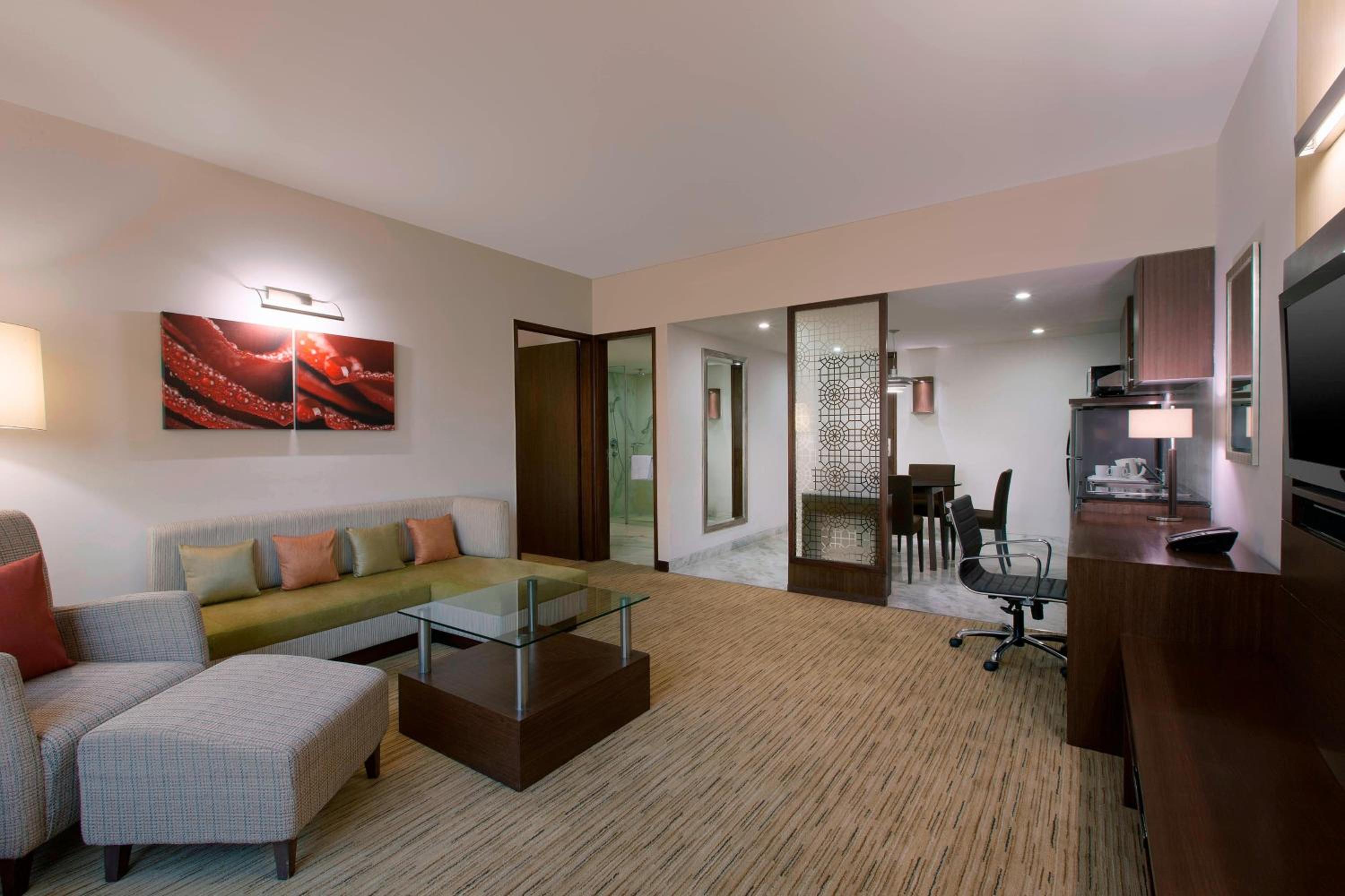 750 sqft Bedroom Apartment with Kitchenette with 30% discount on Food & Soft Beverages and Complimentary Lounge Access with 2 IMFL drinks & snack buffet during 1800 to 2000 hrs - Photo 5