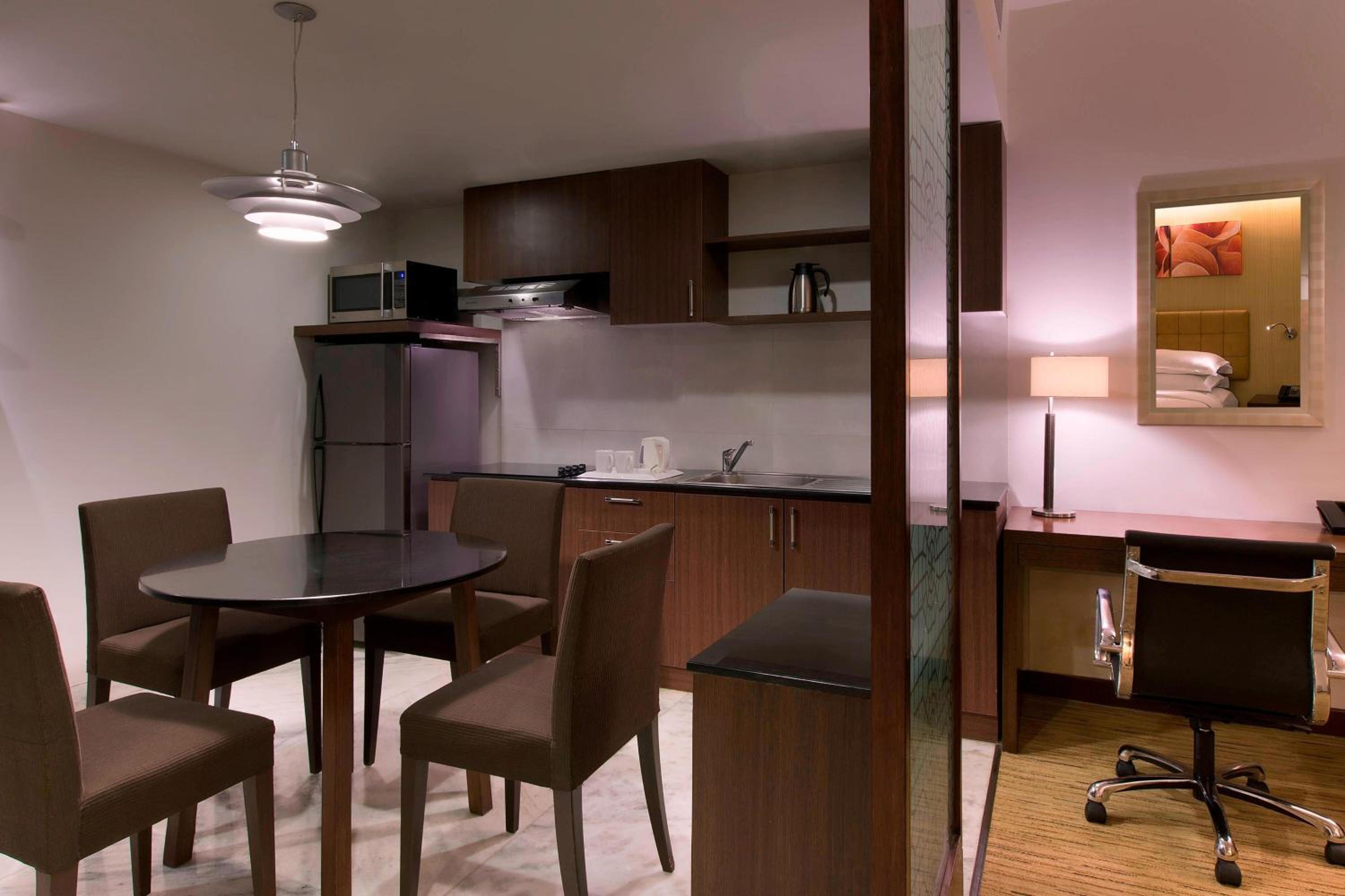 750 sqft Bedroom Apartment with Kitchenette with 30% discount on Food & Soft Beverages and Complimentary Lounge Access with 2 IMFL drinks & snack buffet during 1800 to 2000 hrs - Photo 4