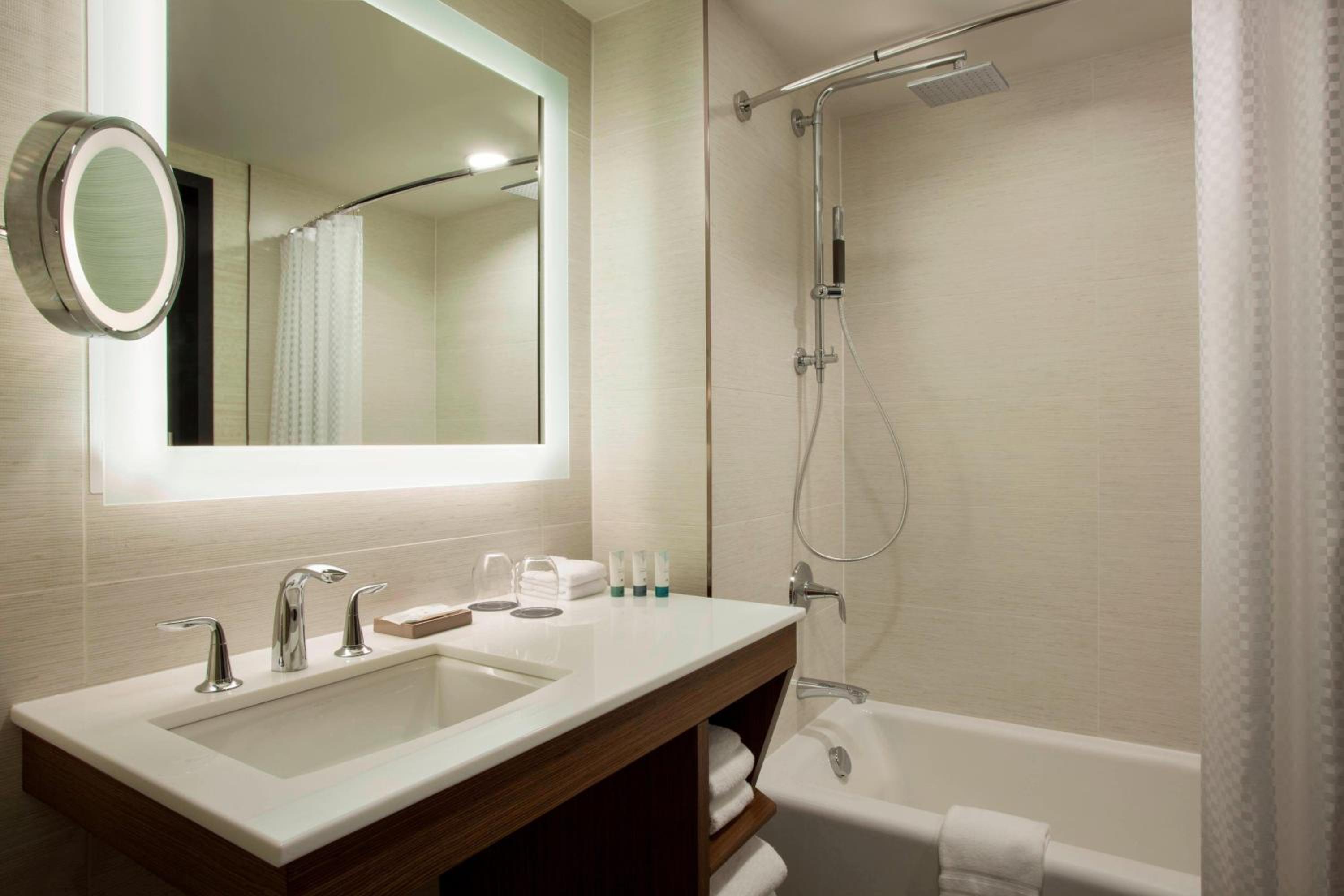 Queen Room with Two Queen Beds - Hearing Accessible