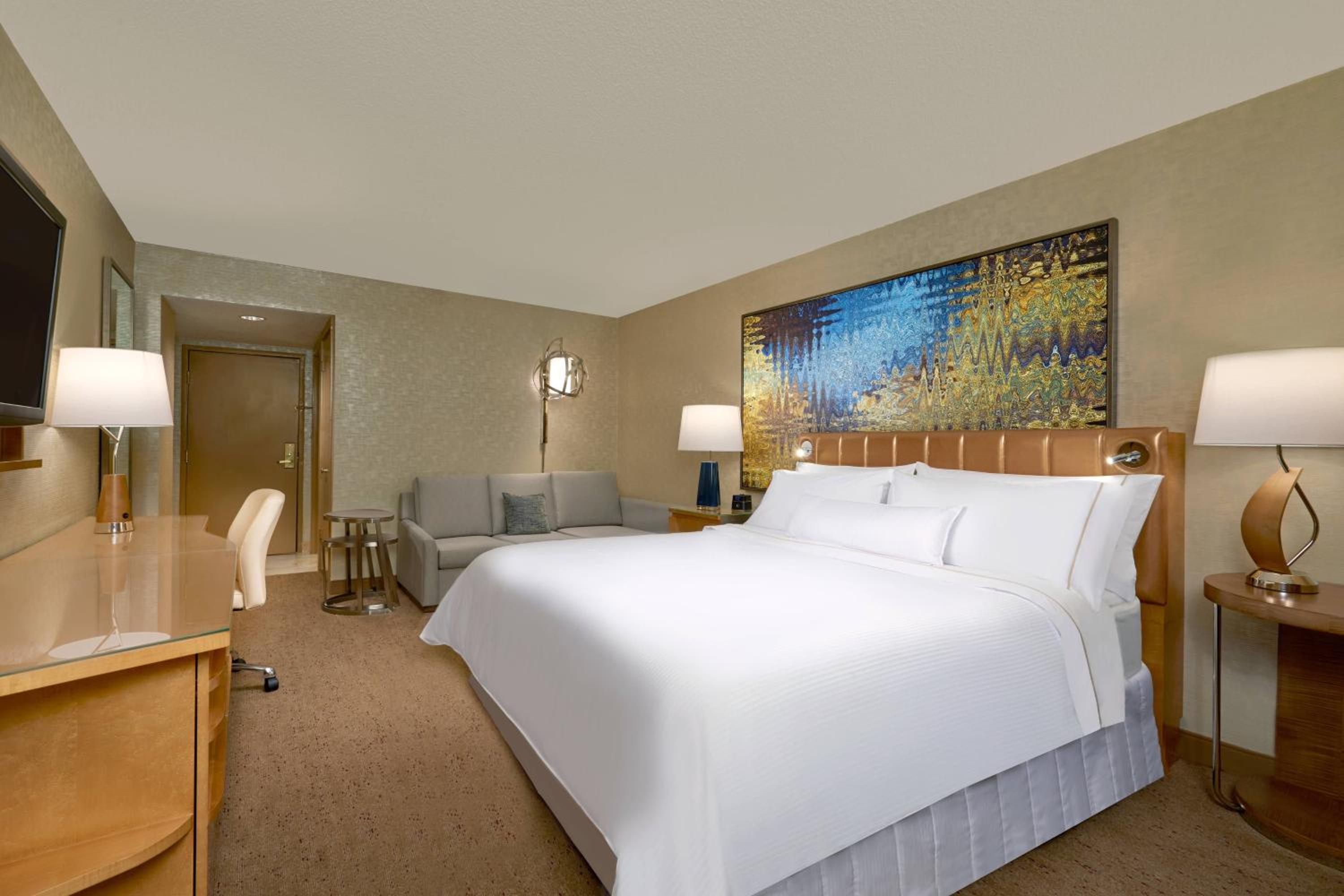 Traditional, Guest room, 1 King, 3rd - 5th floor - Photo 6
