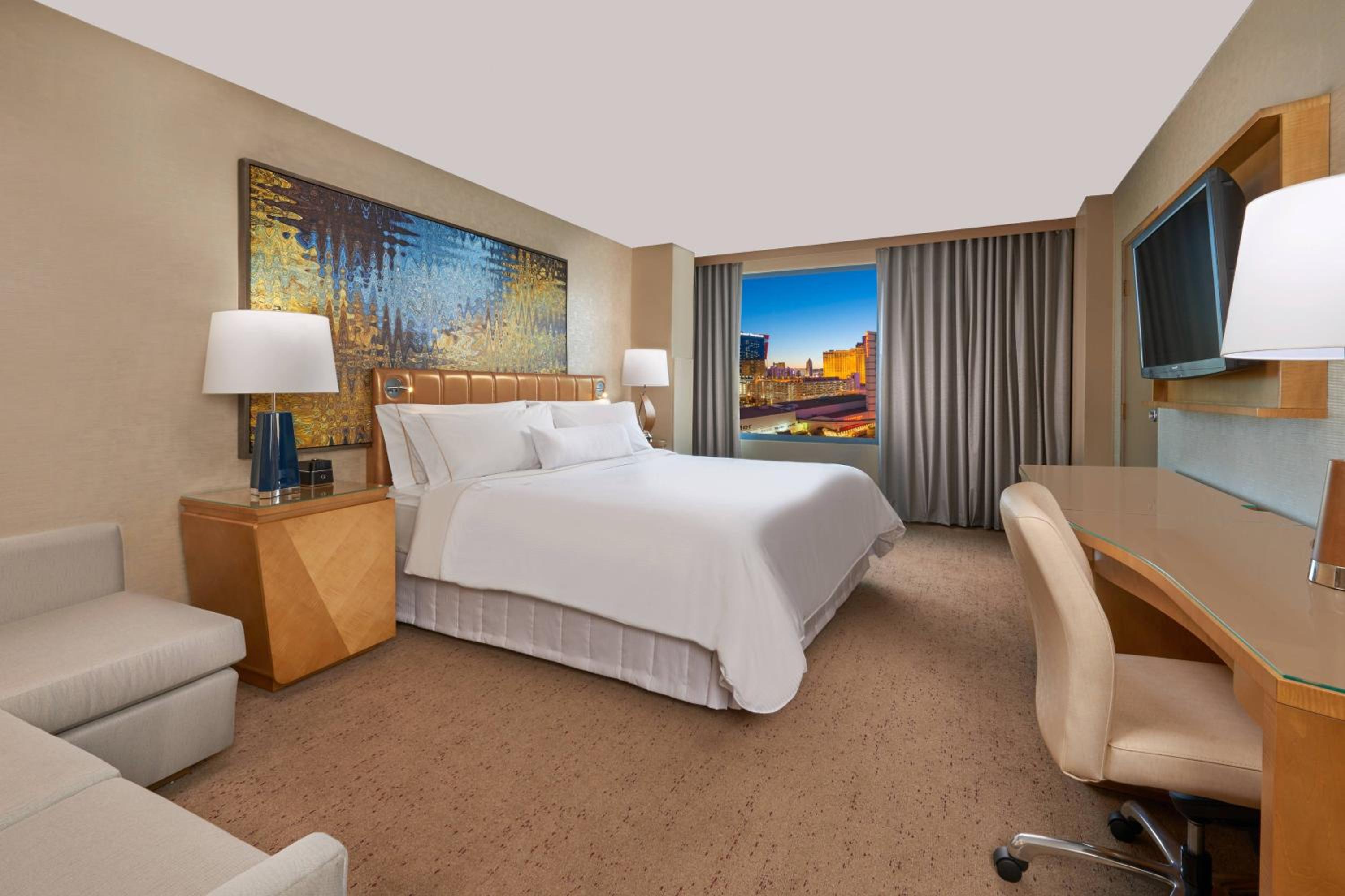 Premium King - View, Guest room, 1 King, City view - Photo 1