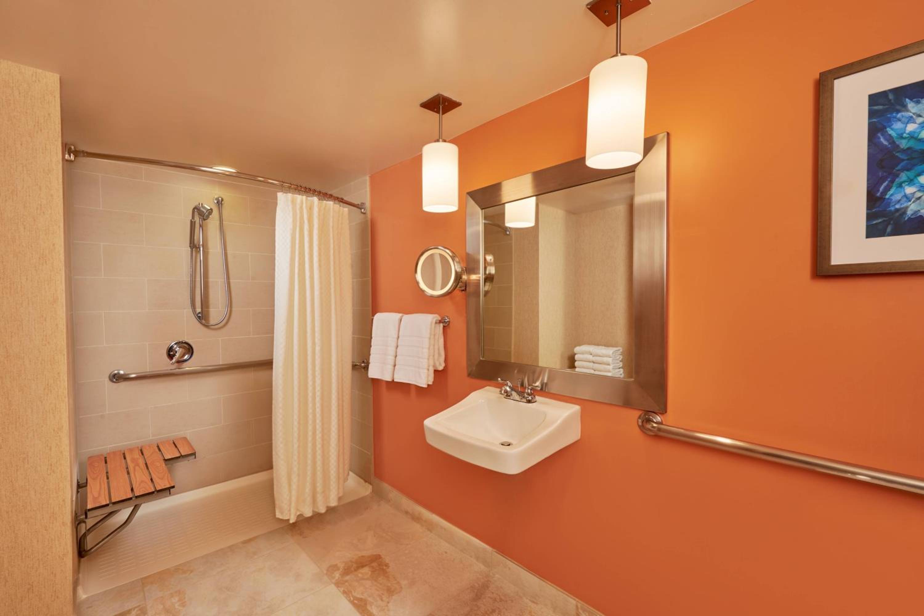 Traditional, Guest room, 1 King, 3rd - 5th floor - Photo 3