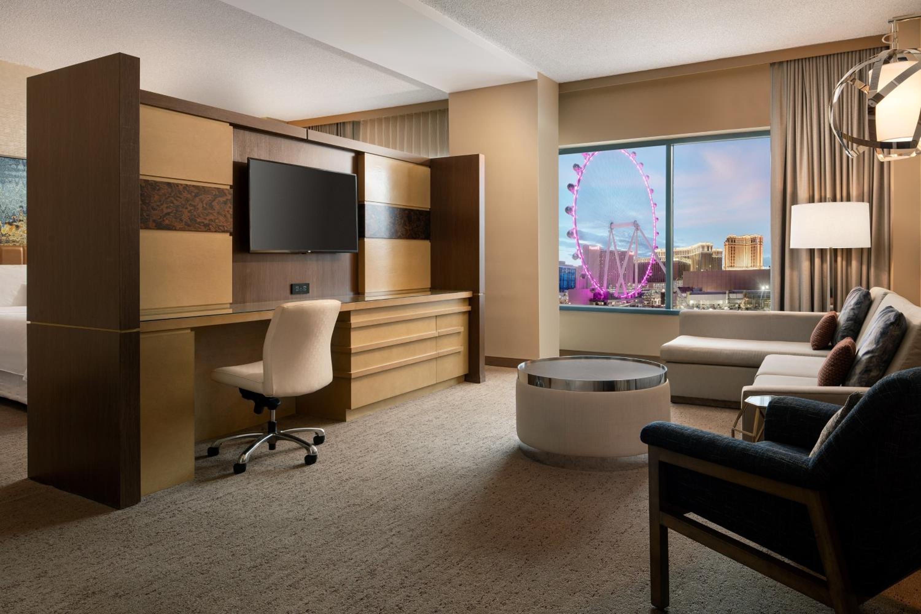 Executive Suite, 1 King, Alternate bed: sofa bed - Photo 1