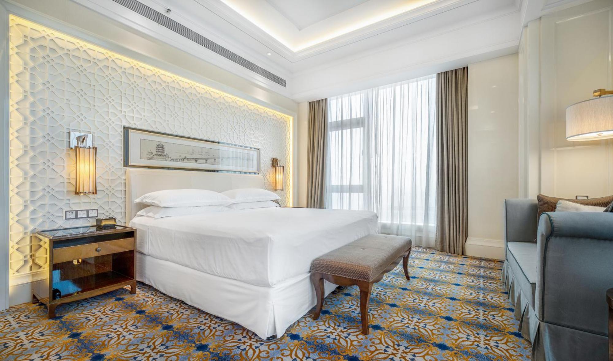 Grand King Room