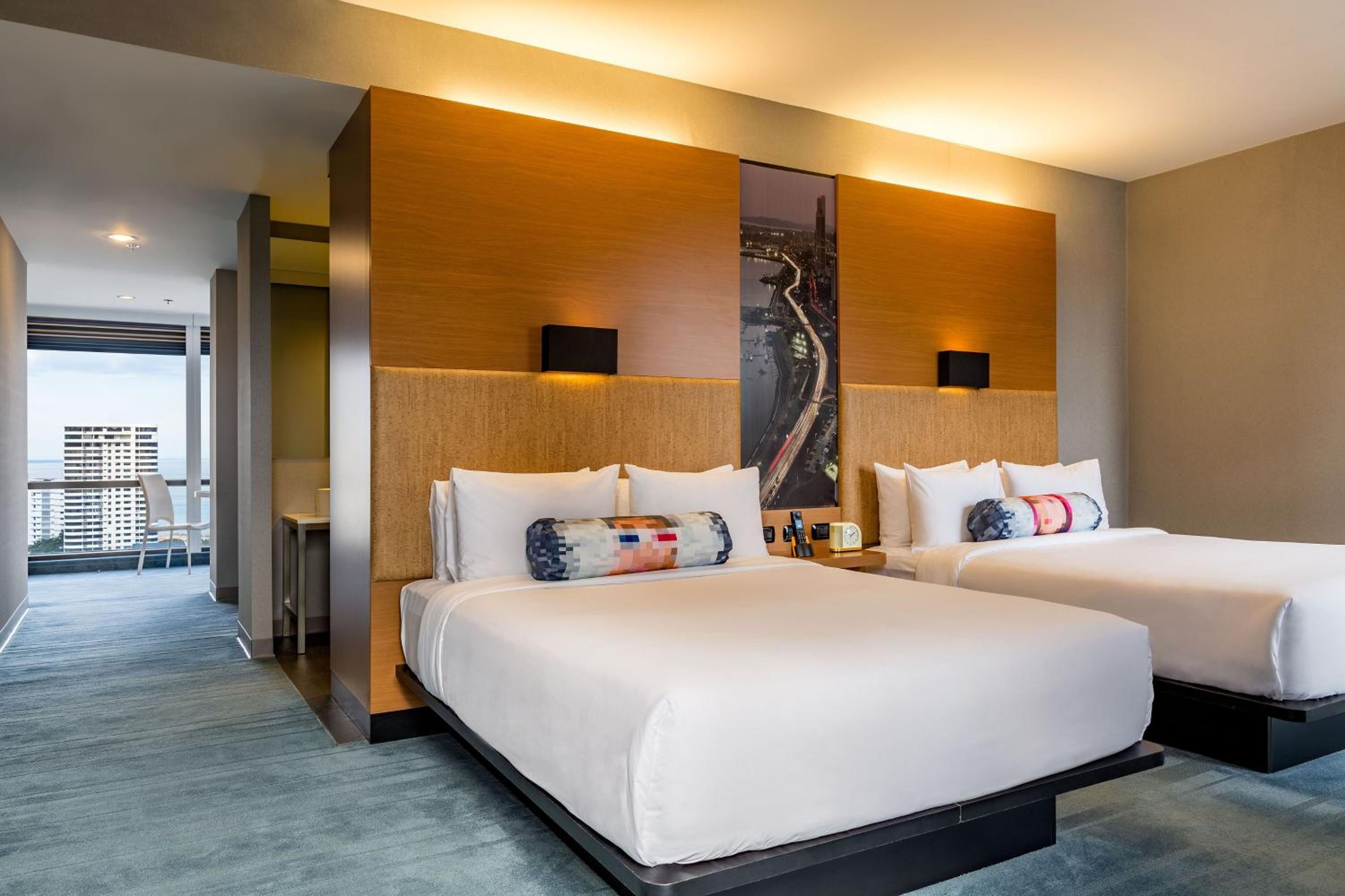 Aloft, Junior Suite, 2 Queen, City view, Corner room