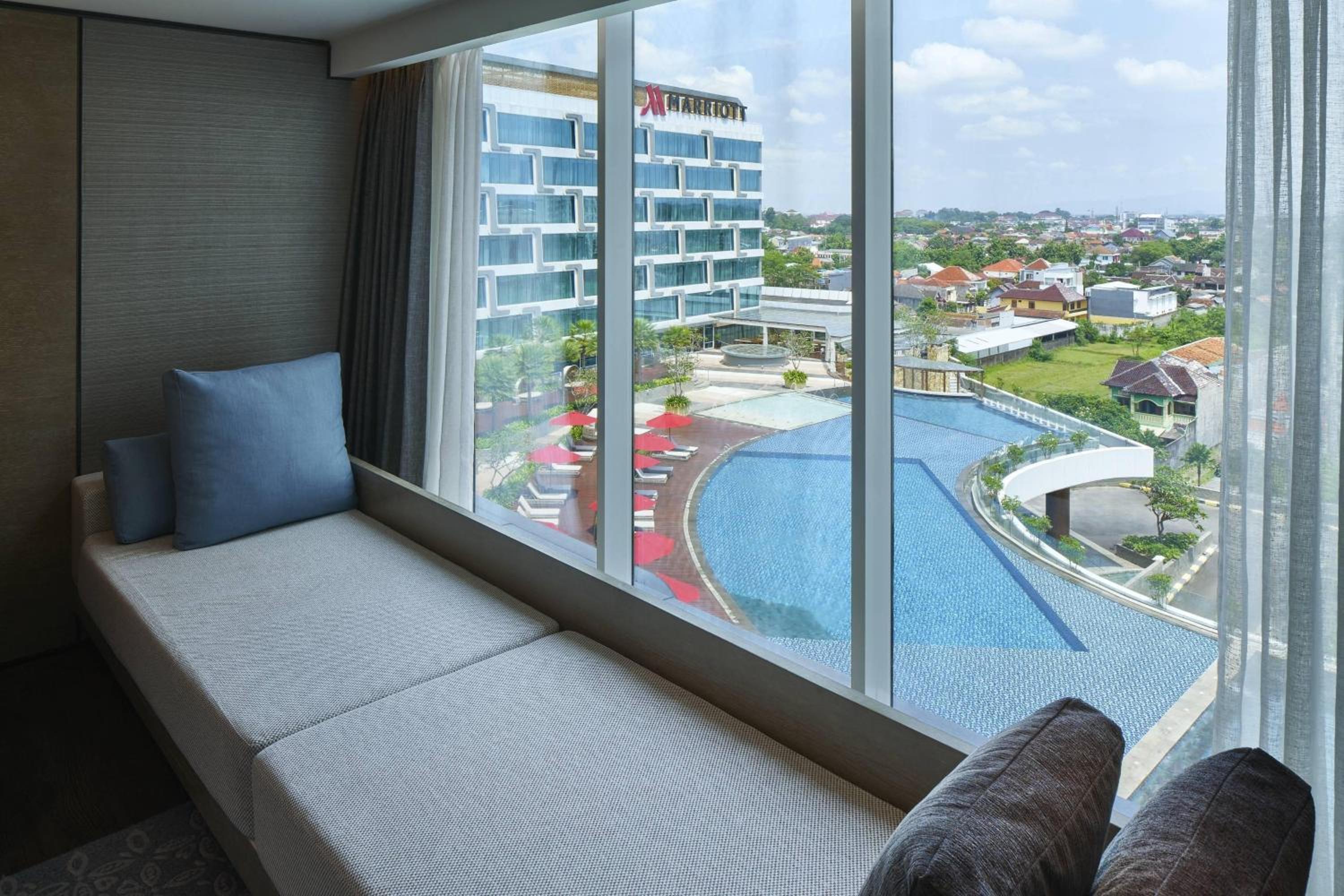 M Club lounge access, Larger Guest room, 2 Double, Pool view photo 2