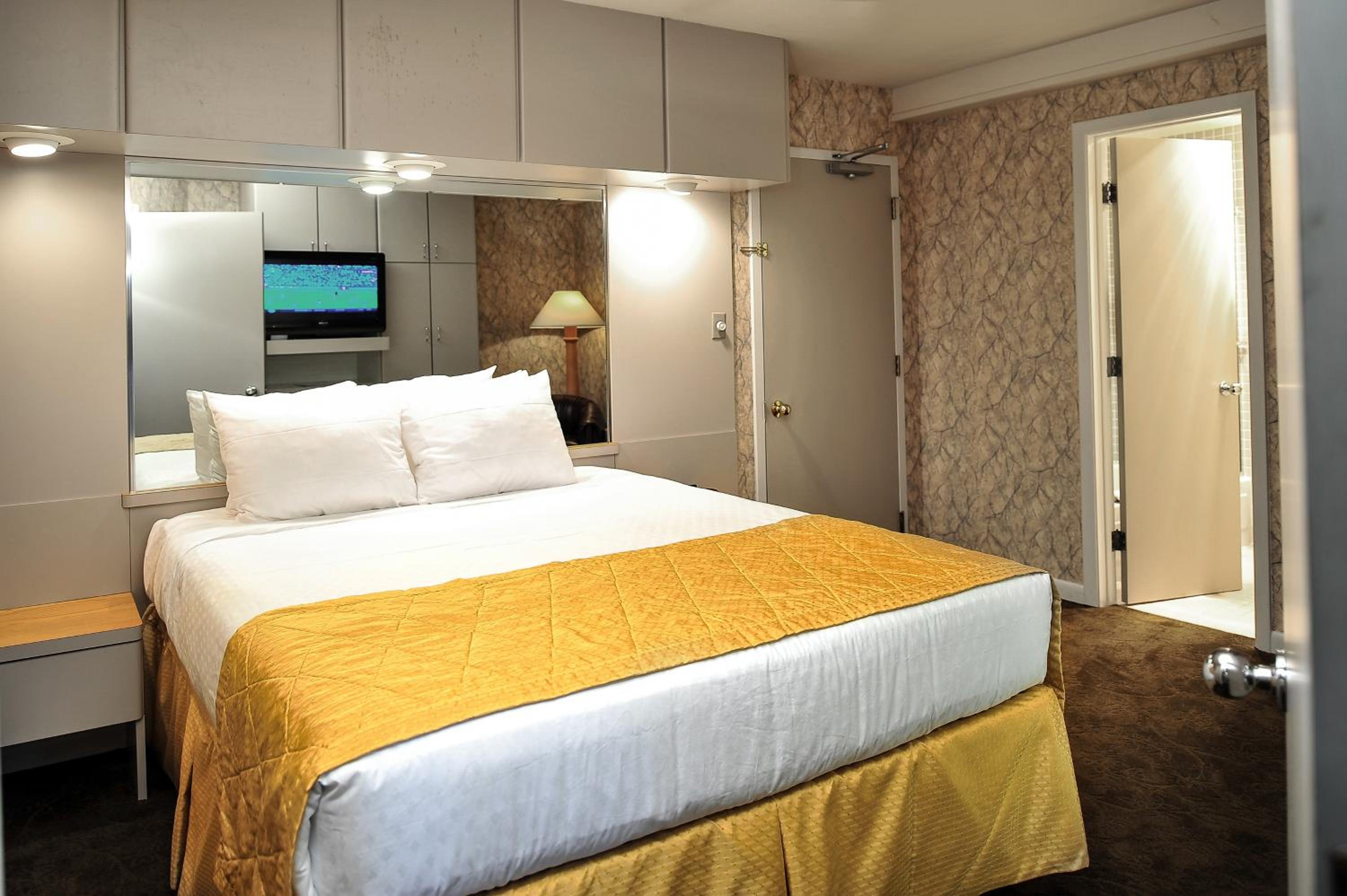 One-Bedroom Suite photo 1