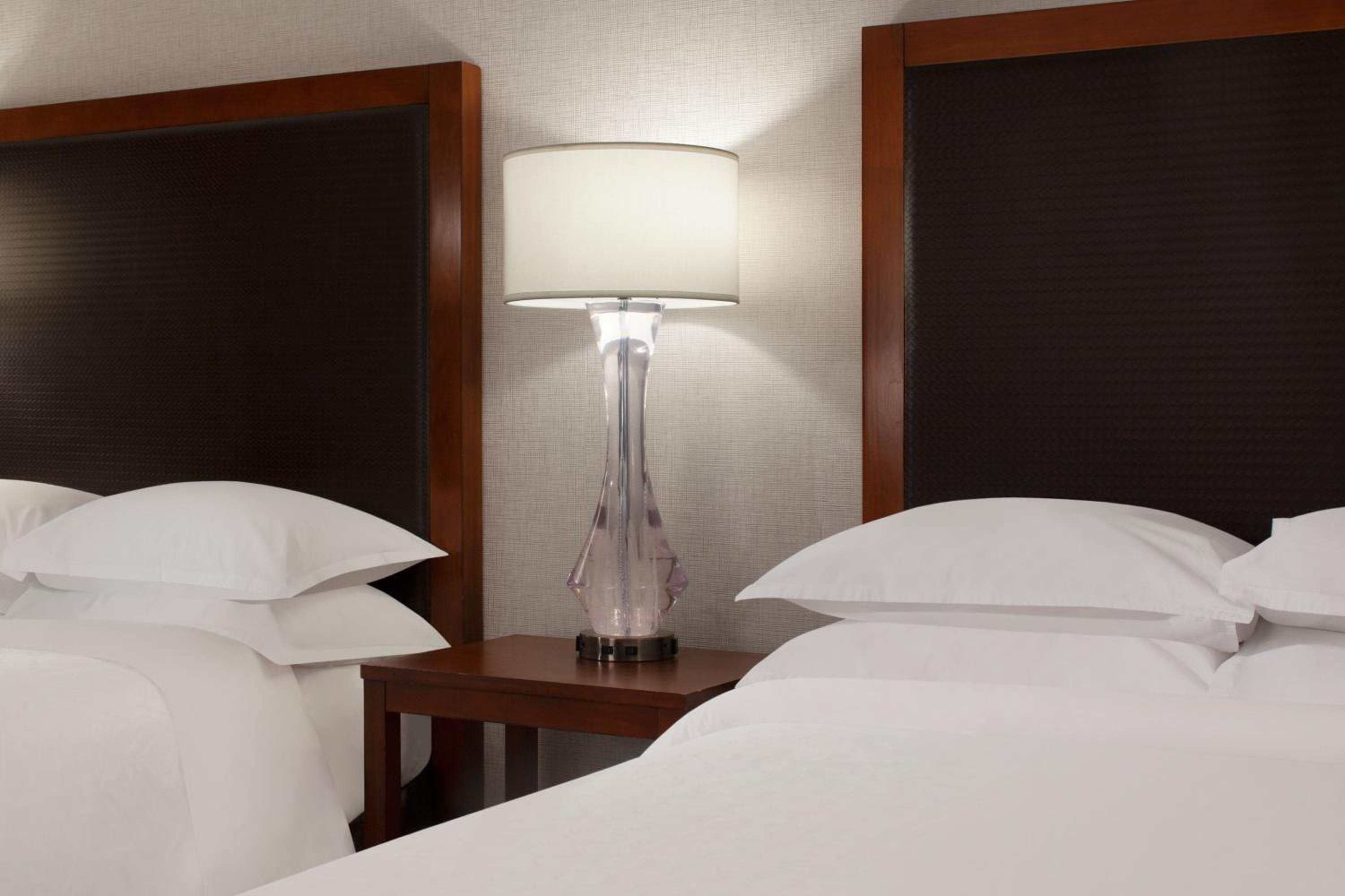 Deluxe, Guest room, 2 Double, Mountain or Bay view, High floor - Photo 6