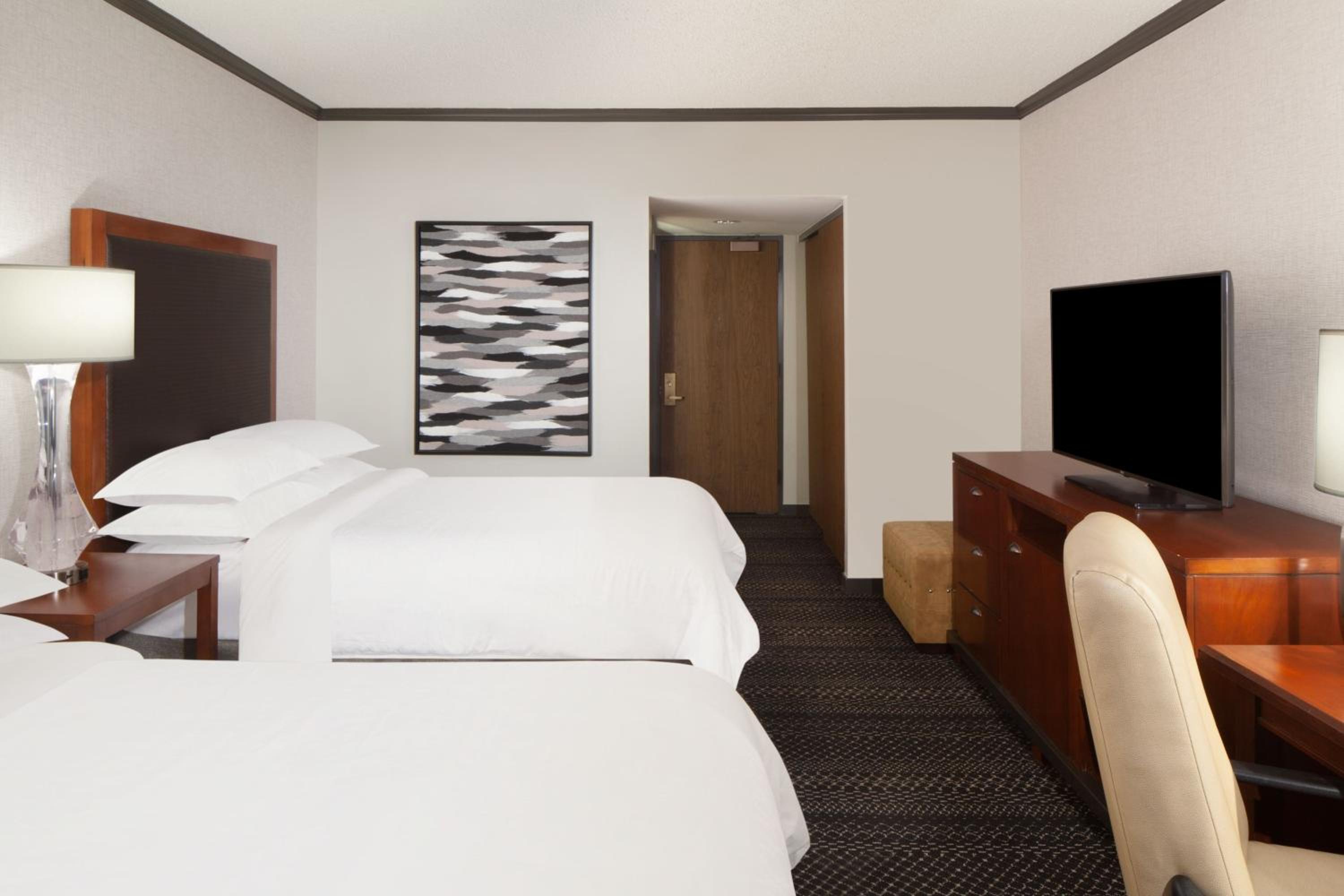 Deluxe, Guest room, 2 Double, Mountain or Bay view, High floor - Photo 2