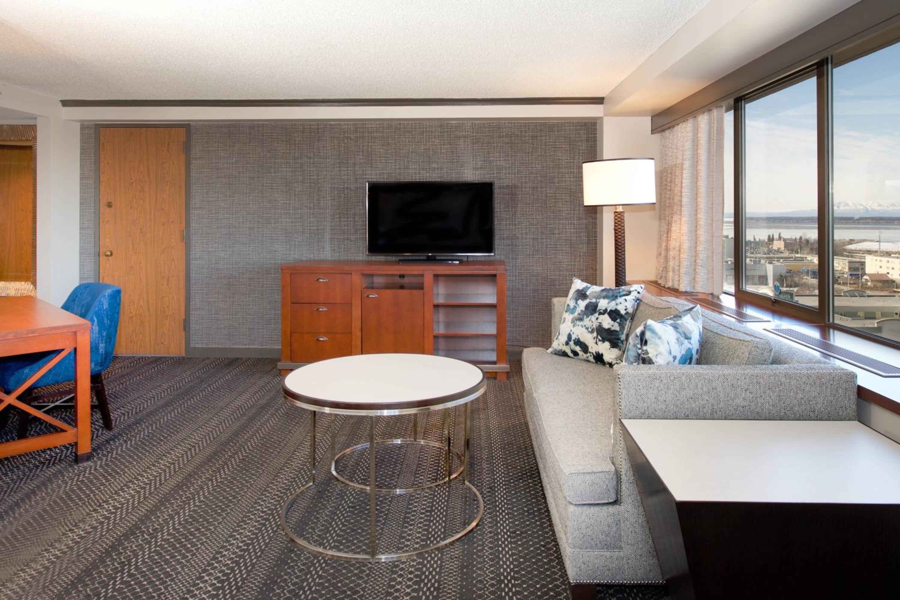 1 Bedroom Junior Suite, 1 King, Sofa bed  - Photo 2