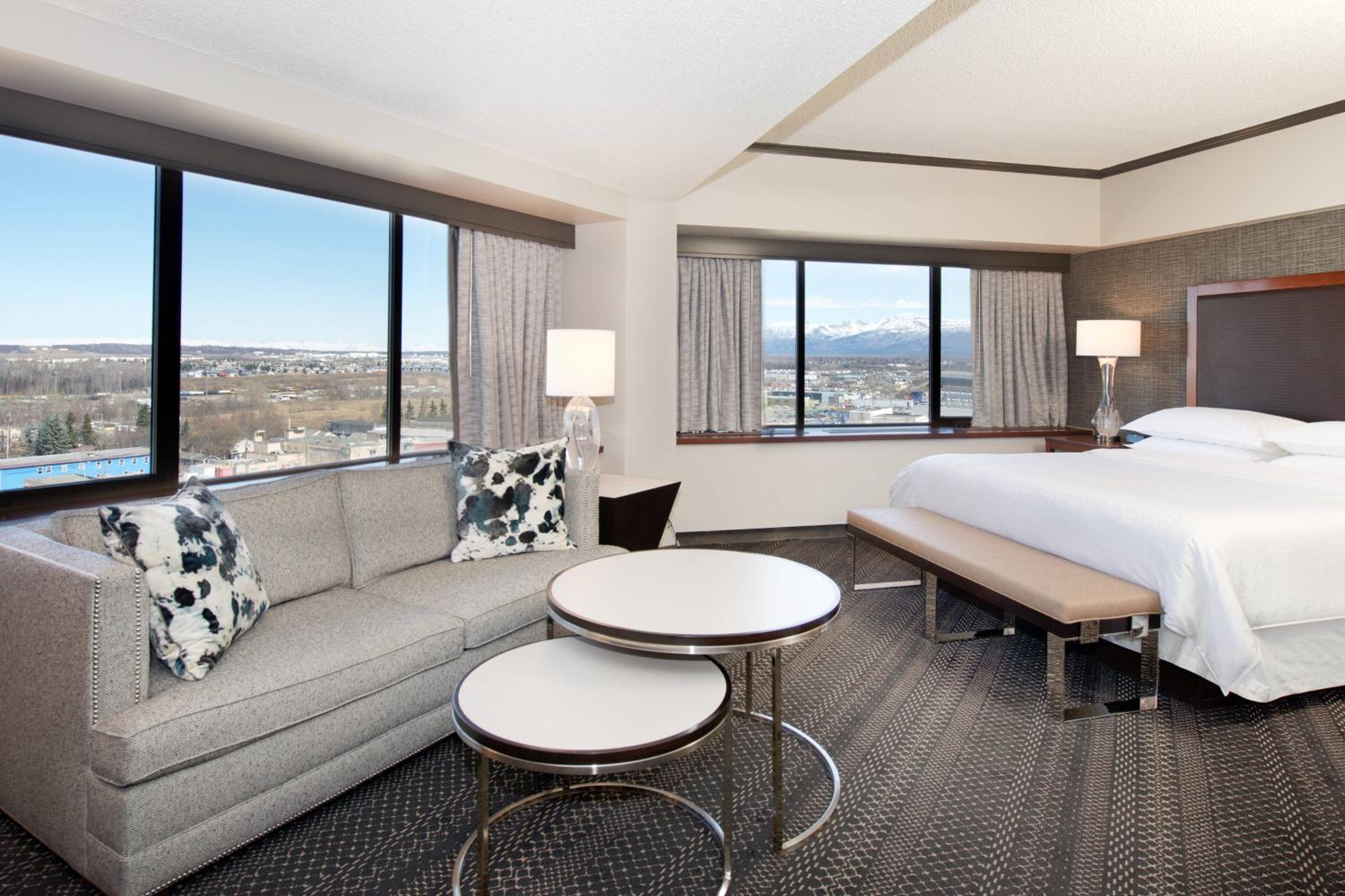 1 Bedroom Junior Suite, 1 King, Sofa bed  - Photo 5