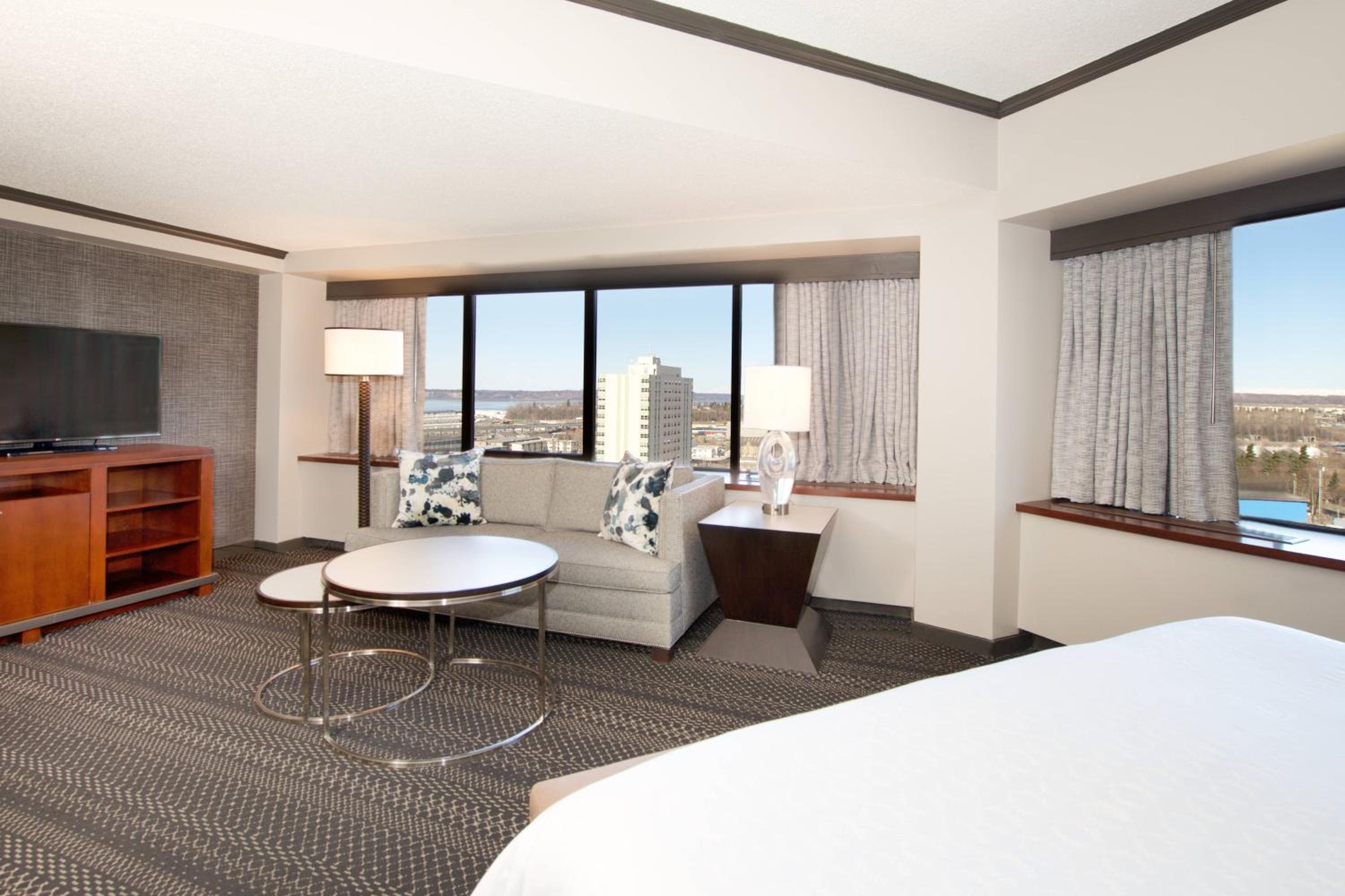 1 Bedroom Junior Suite, 1 King, Sofa bed  - Photo 4