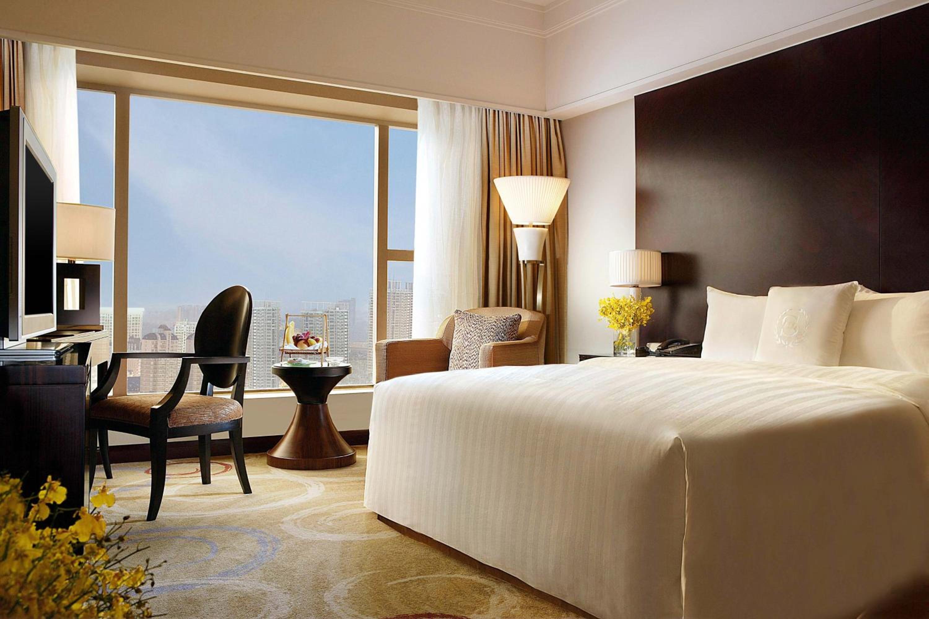 Executive Deluxe Room, Club level, Larger Guest room, 1 King - Photo 1