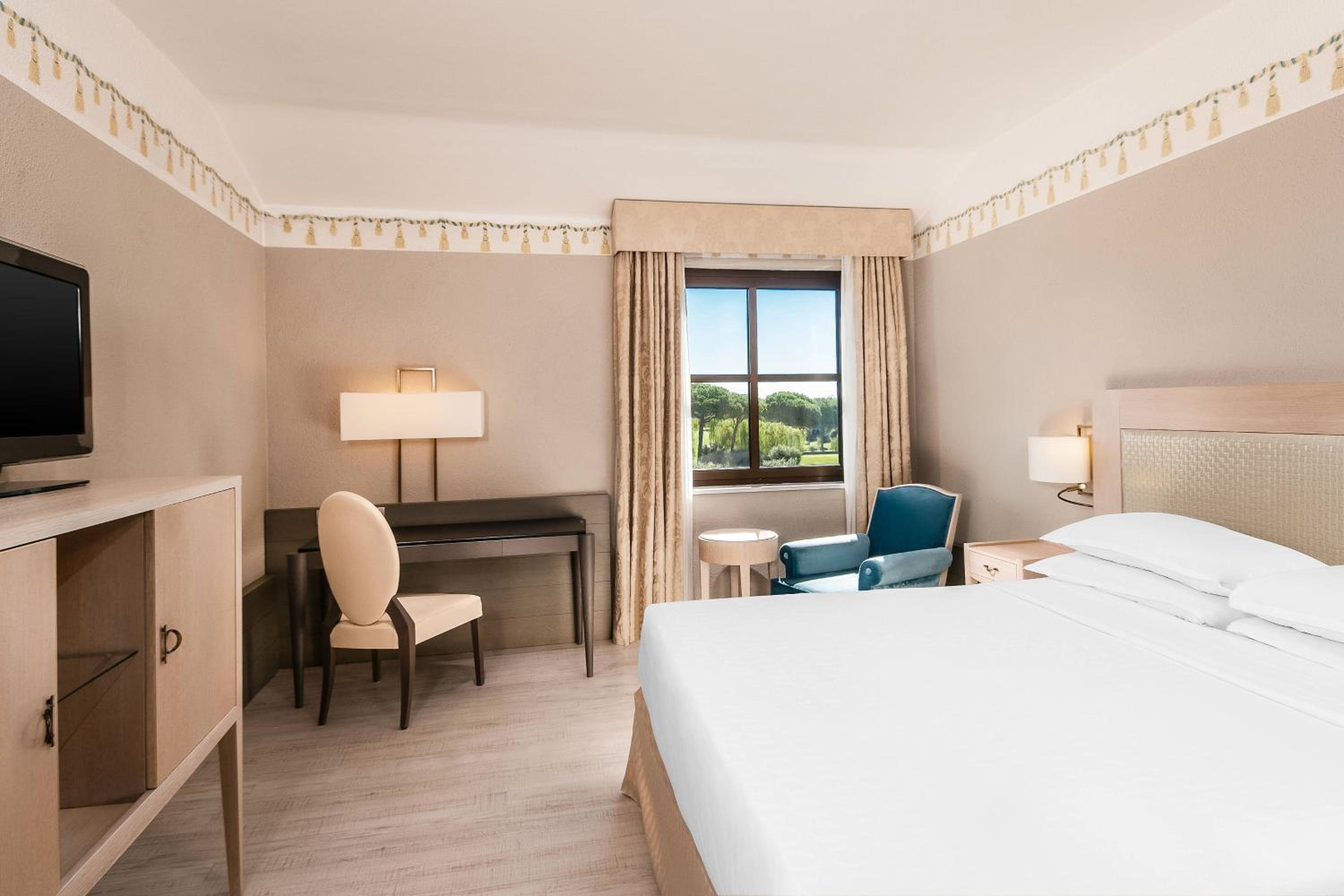 Superior King Room