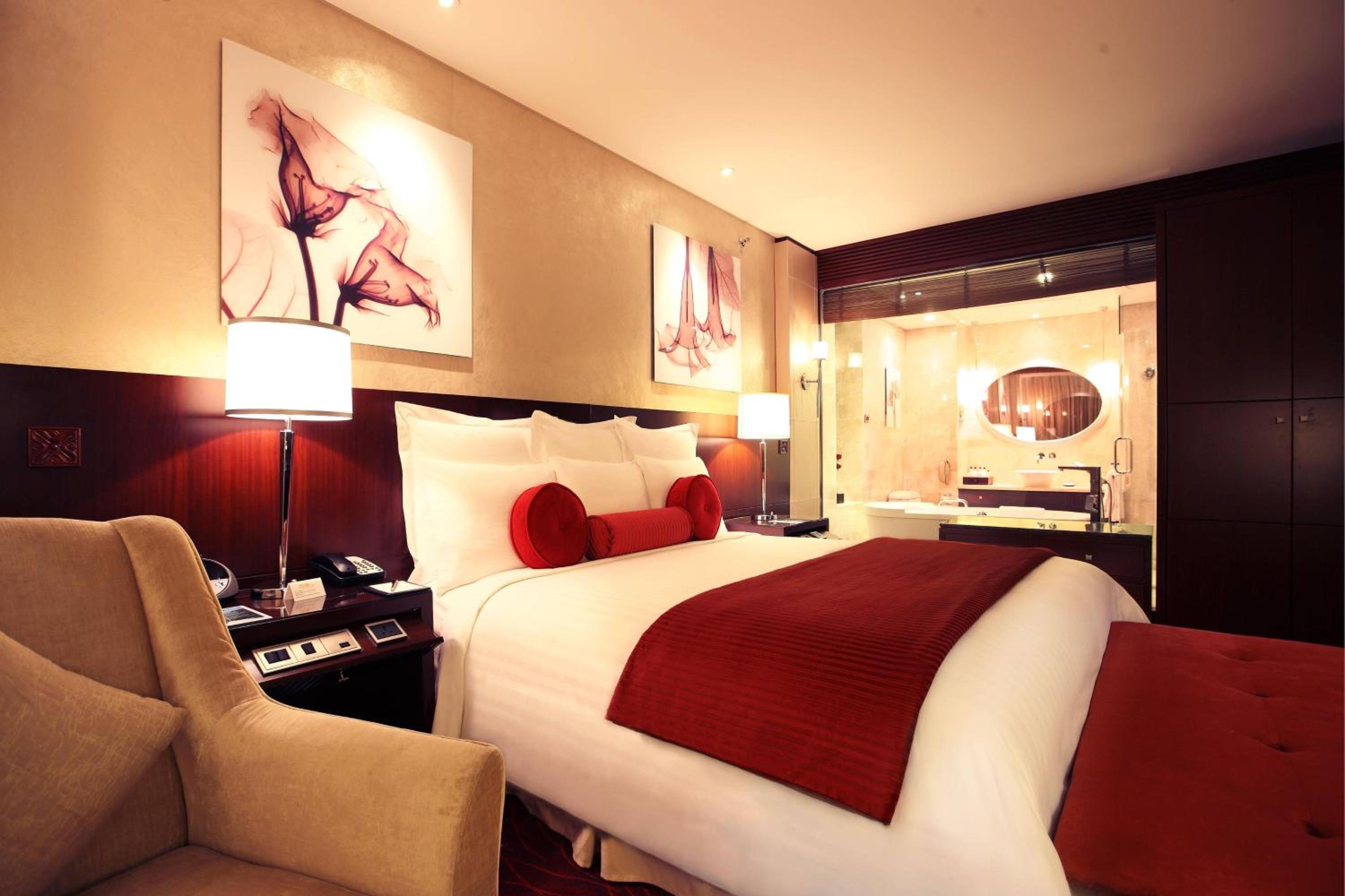 Studio Suite, Executive lounge access, Guest room, 1 King - Photo 3