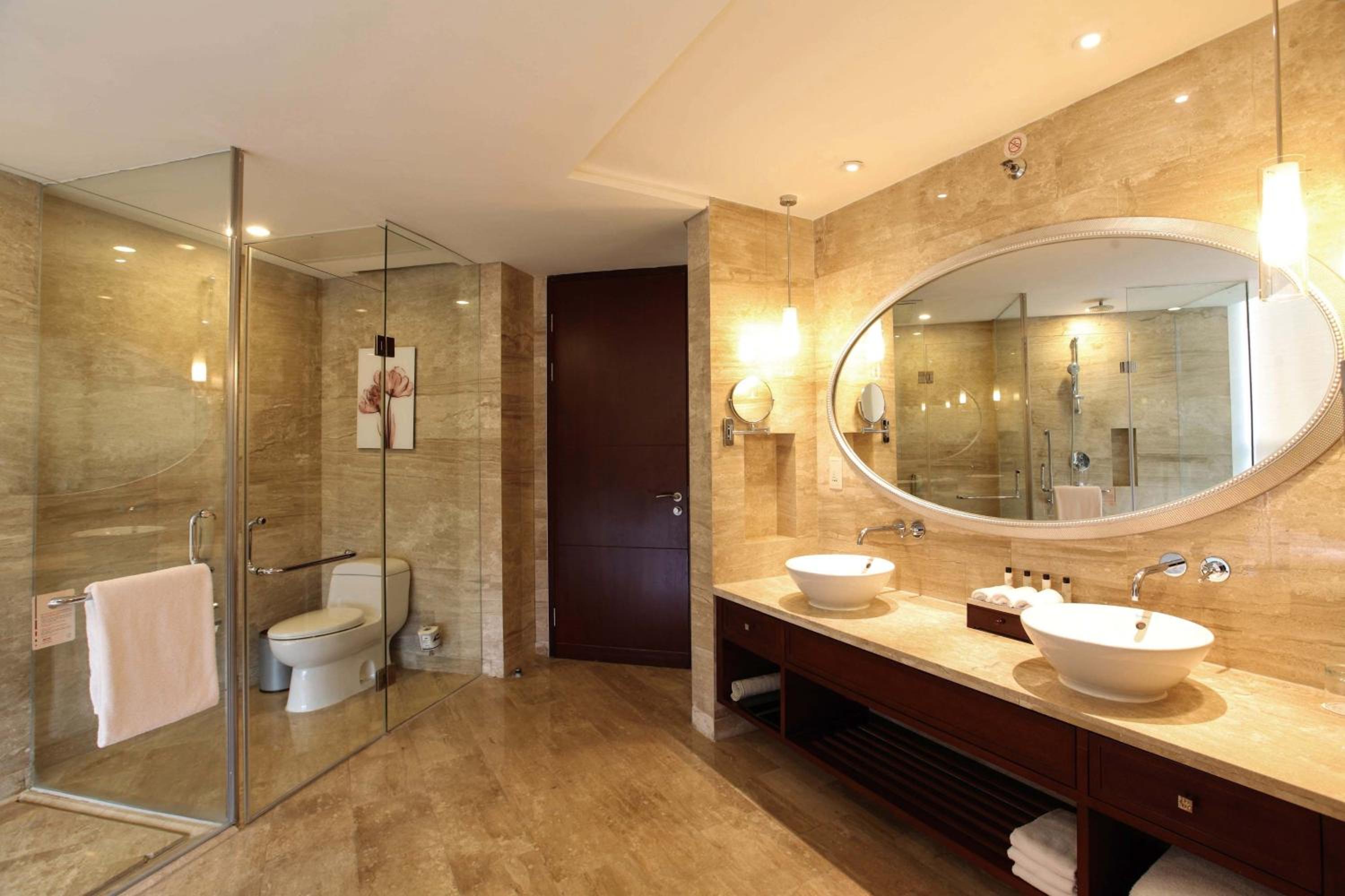Executive Suite, Executive lounge access, 1 King, City view - Photo 6