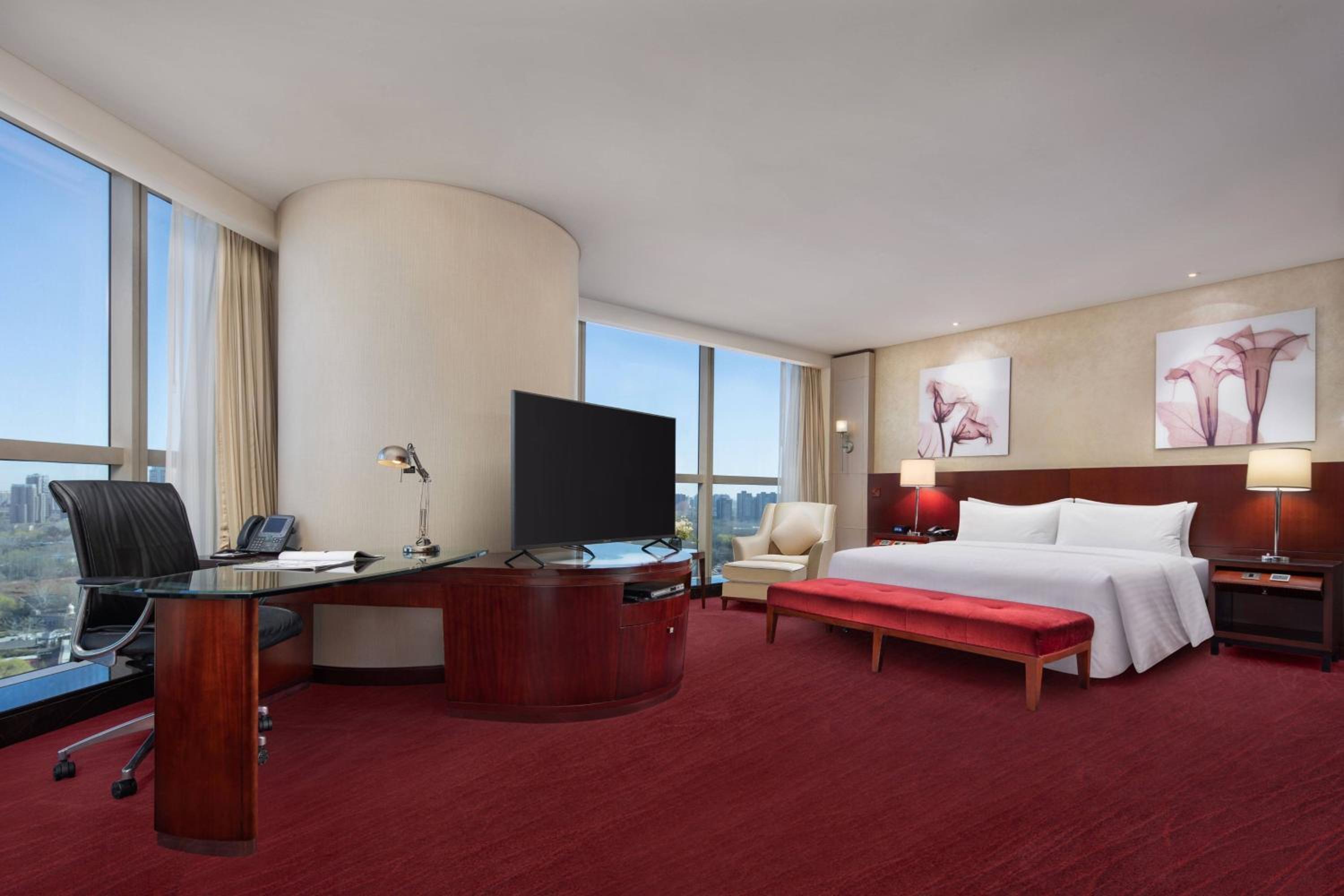 Studio Suite, Executive lounge access, Guest room, 1 King - Photo 6