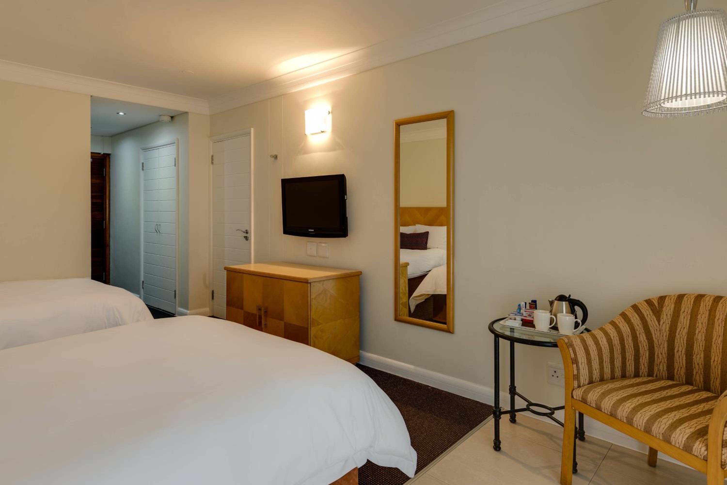 Guest room, 2 Double, Lagoon view - Photo 6