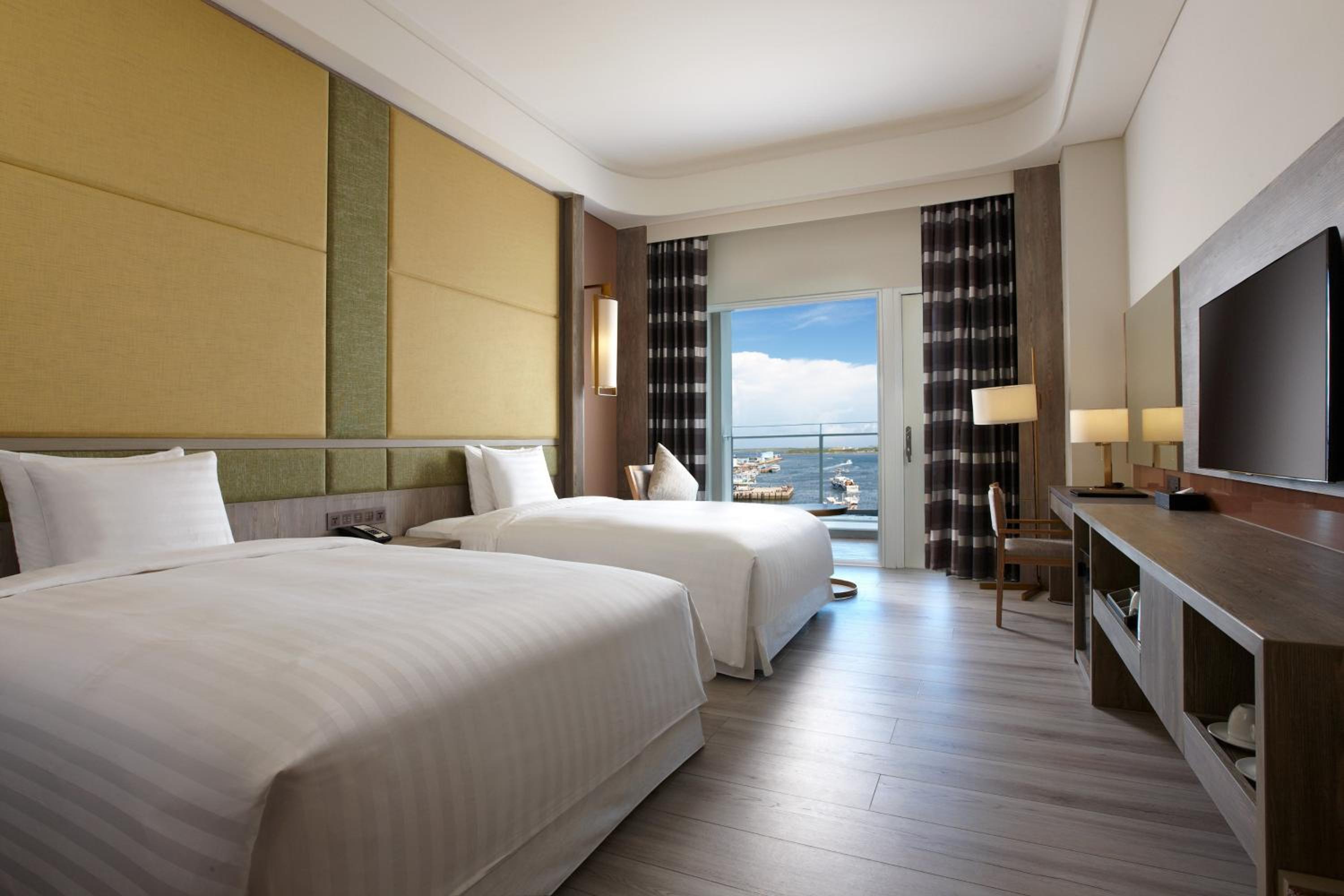 Twin Room with 2 Queen Beds with Magong Harbor View & Balcony photo 2