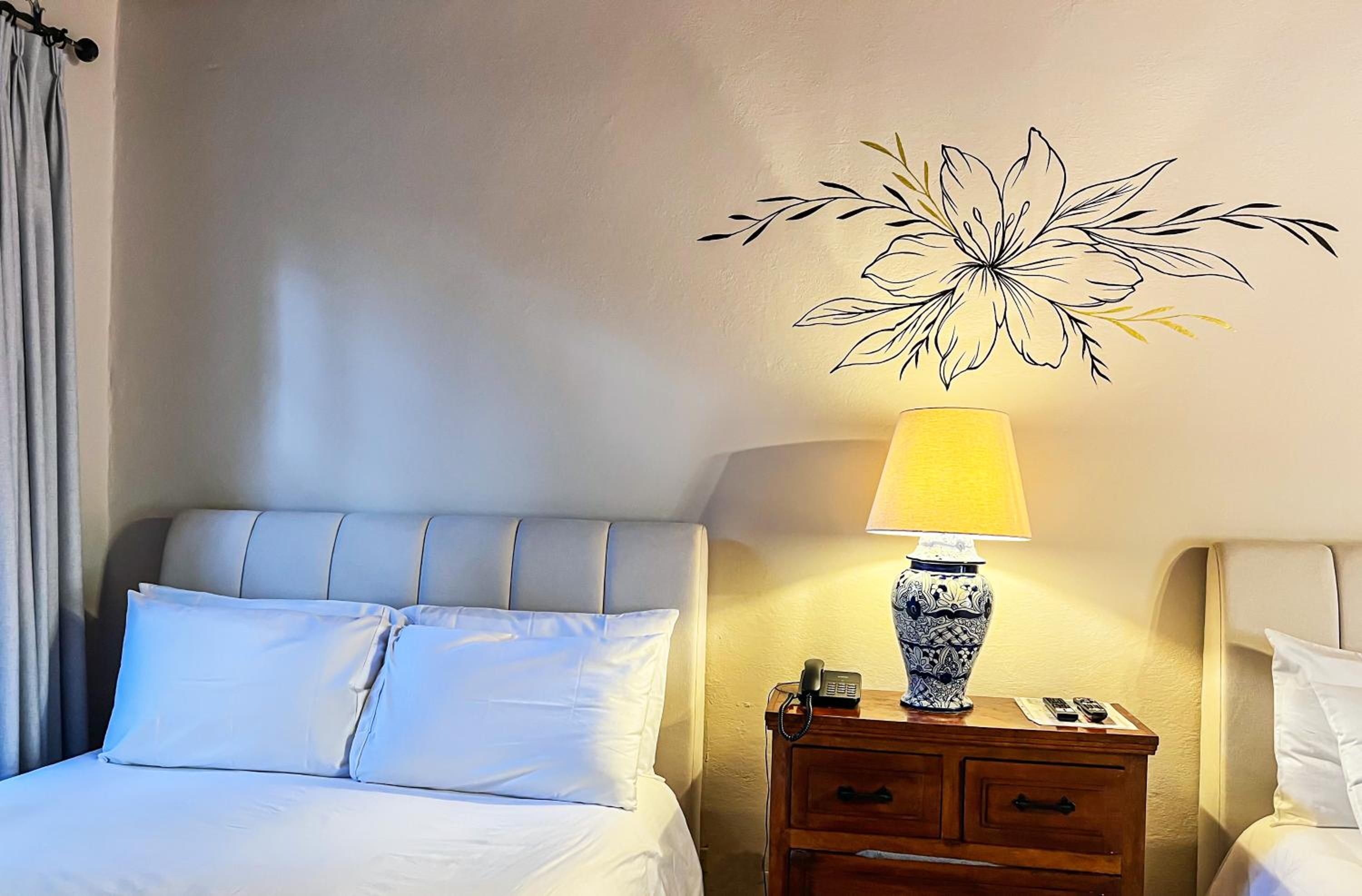 Queen Junior Suite - Photo 12
