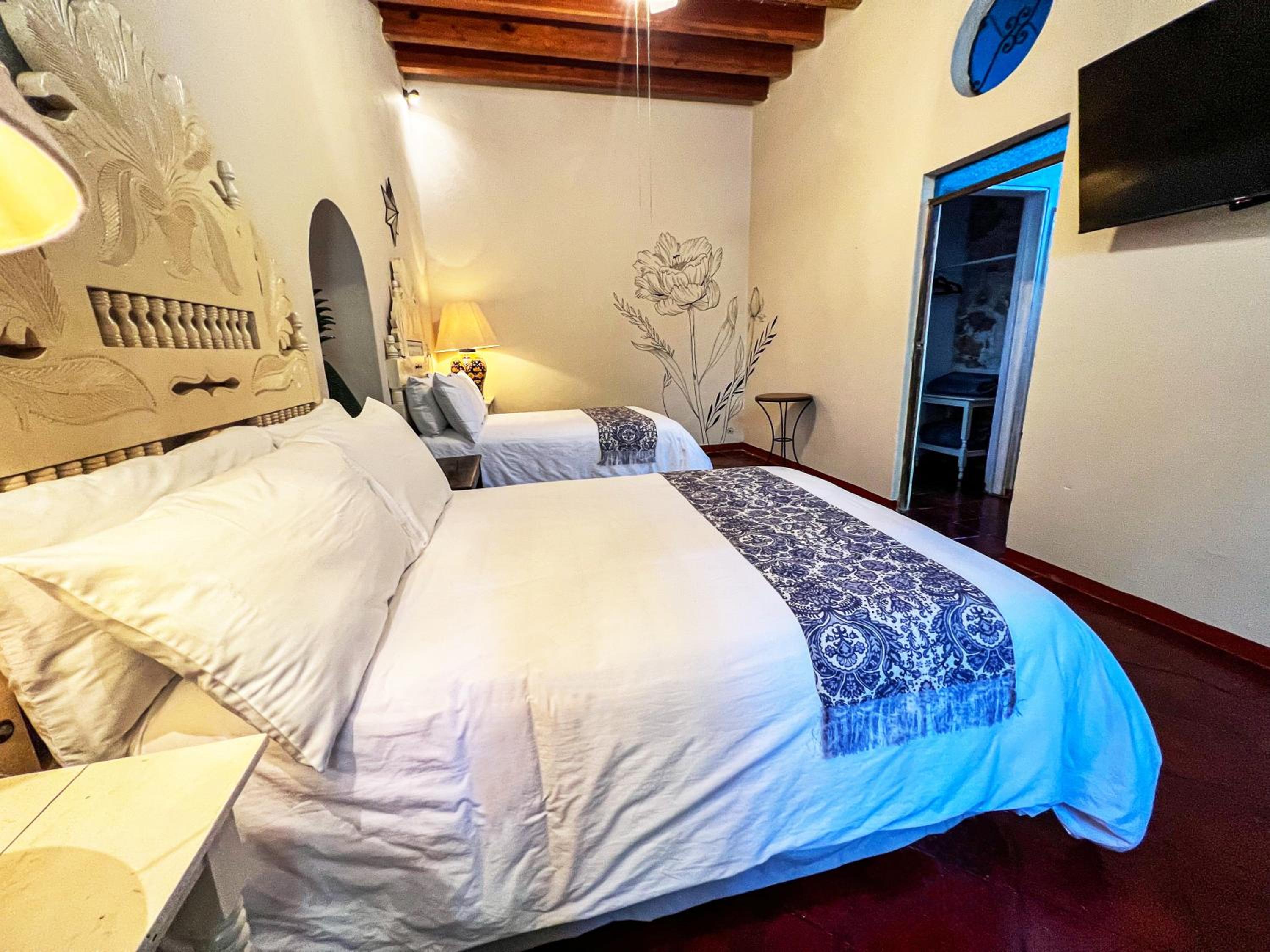 Queen Junior Suite - Photo 7