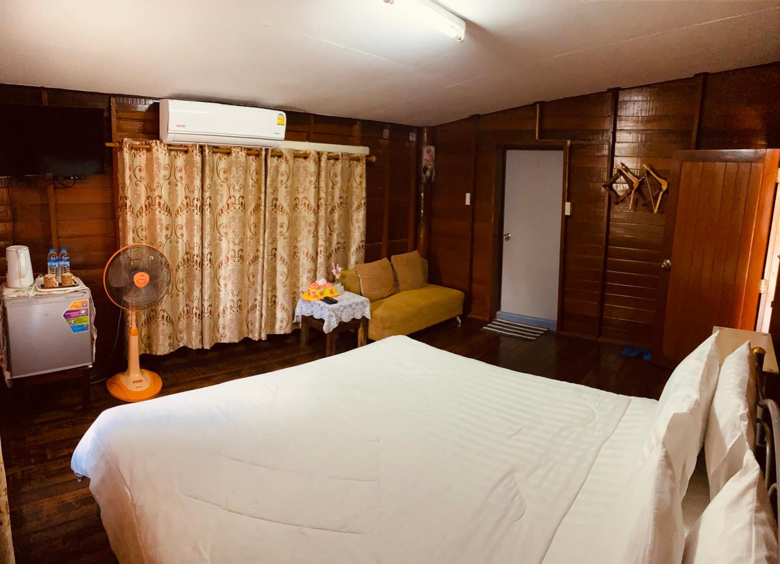 Double Room with Private Bathroom photo 3