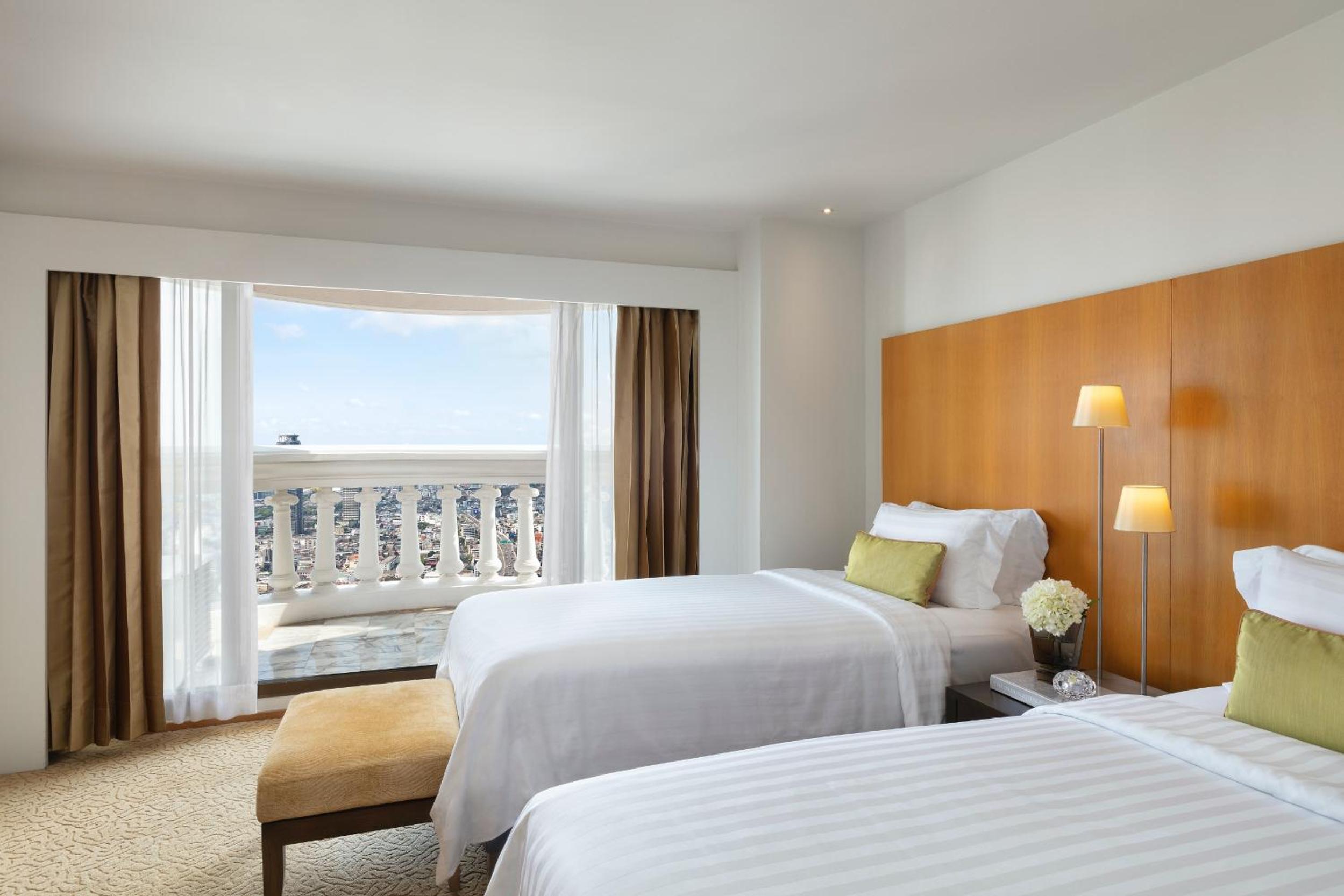 Tower Club Suite 2 Bedroom with Lounge thumbnail 5