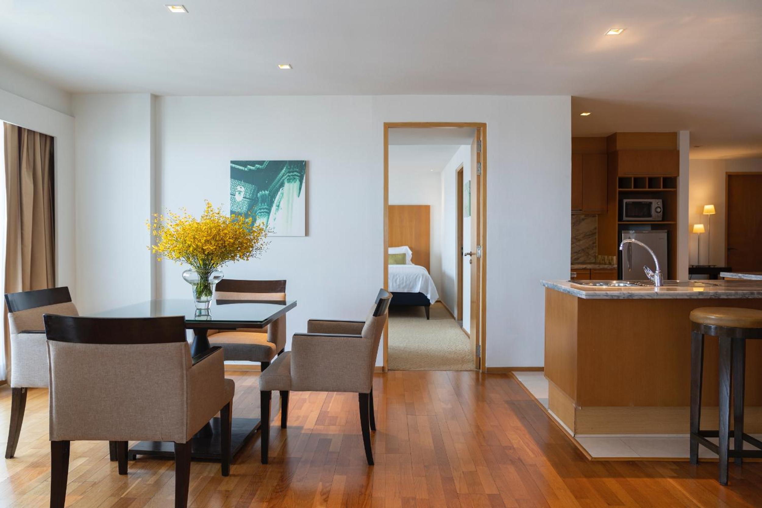 Tower Club Suite 2 Bedroom with Lounge