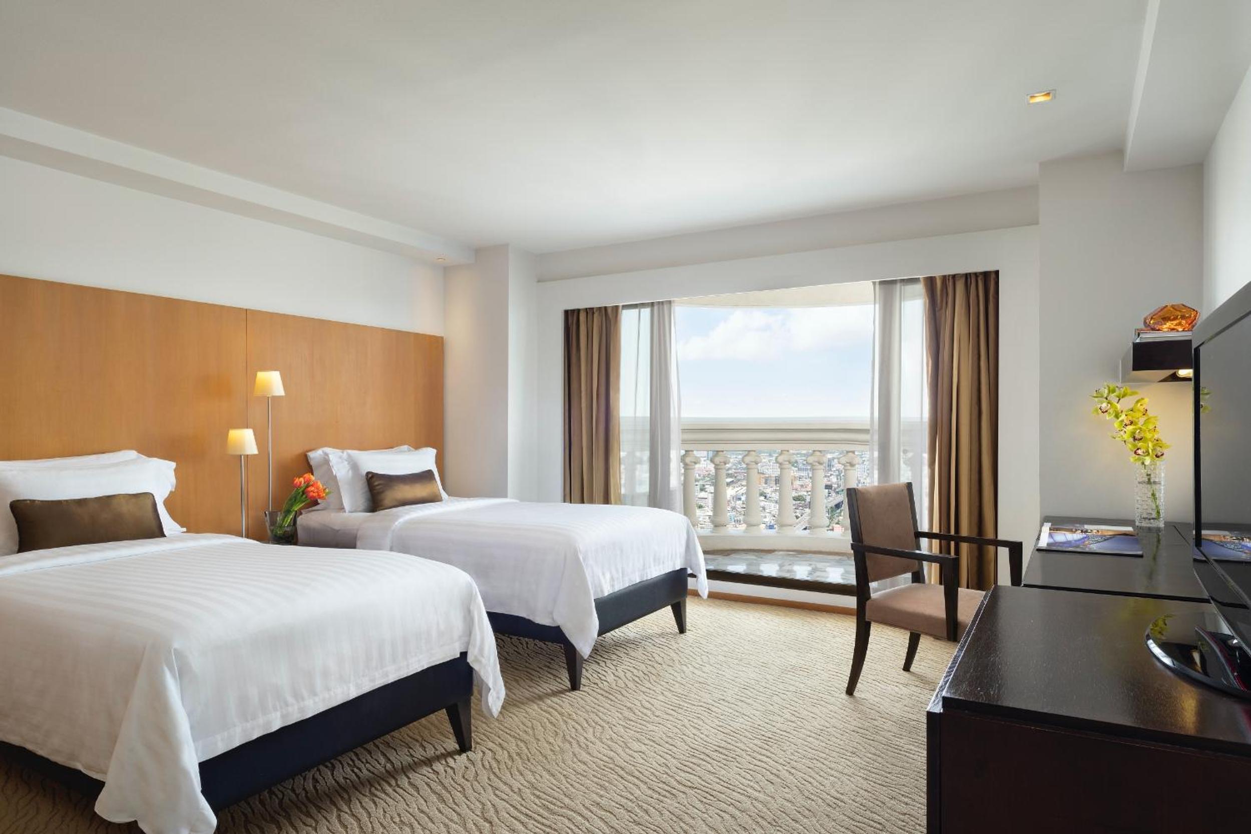 Tower Club Suite 3 Bedroom with Lounge