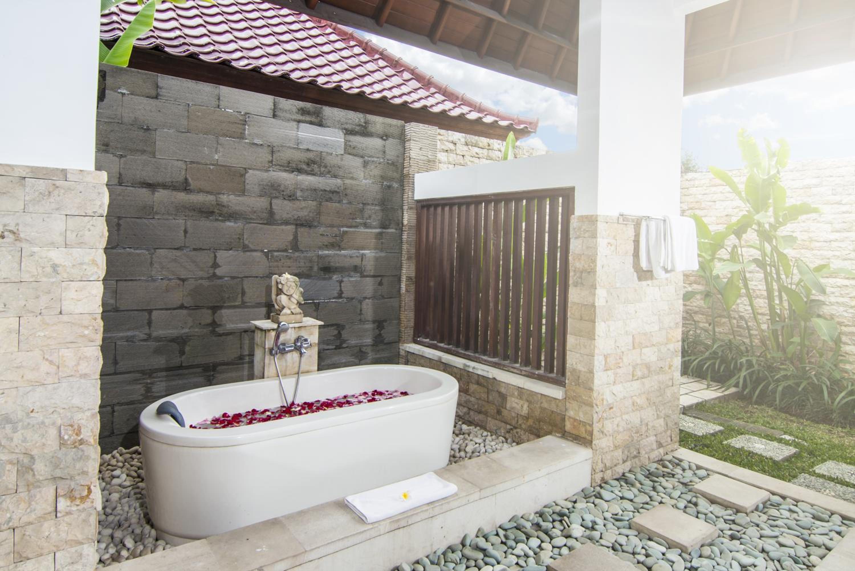Special Offer - Honeymoon Package at One-Bedroom Villa with Private Pool - Photo 4