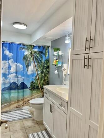 Waikiki Condo 2 Bedrooms 2 Bathrooms with 1 free parking space: Two-Bedroom Apartment photo