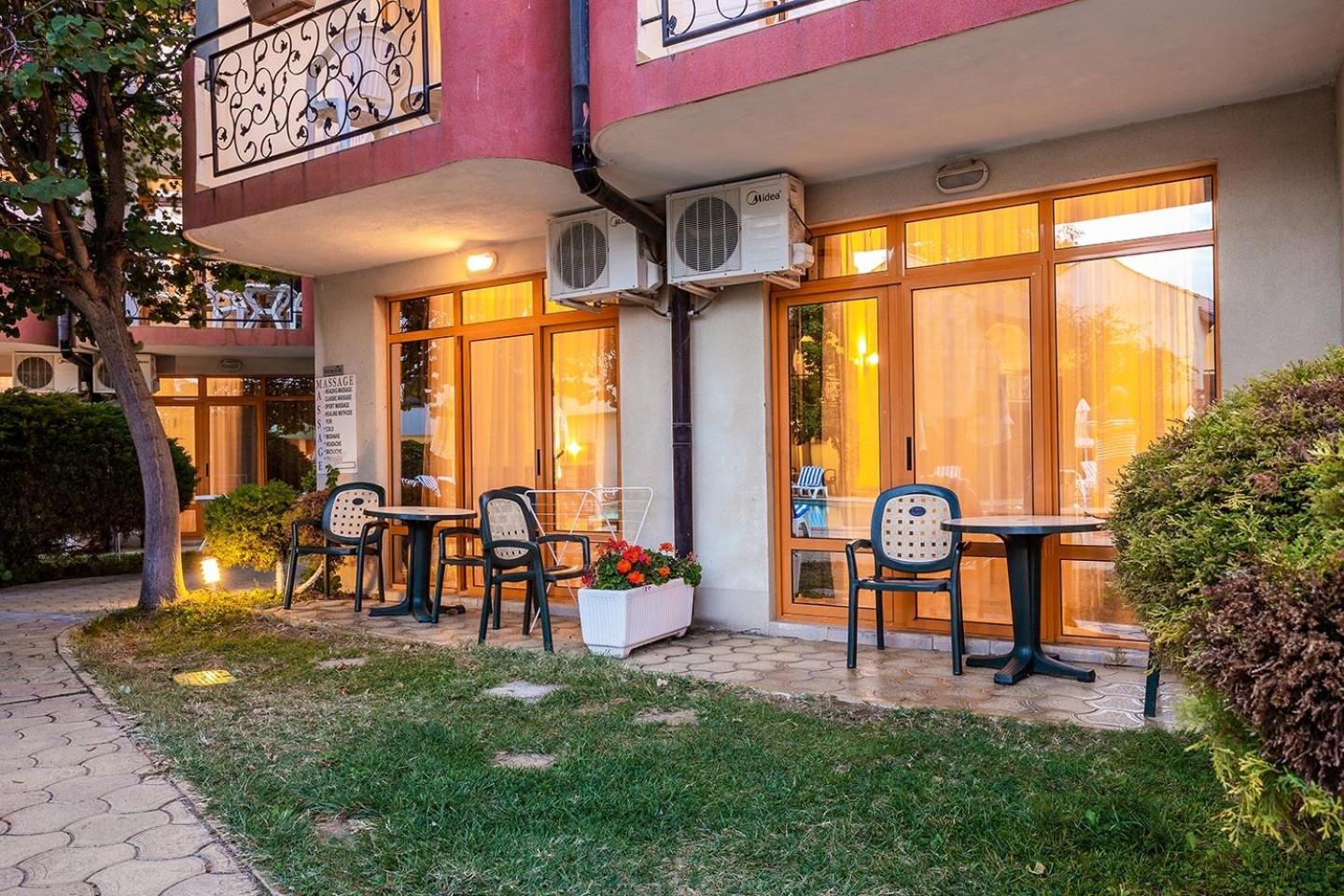 One-Bedroom Apartment with Balcony - AlI Inclusive
