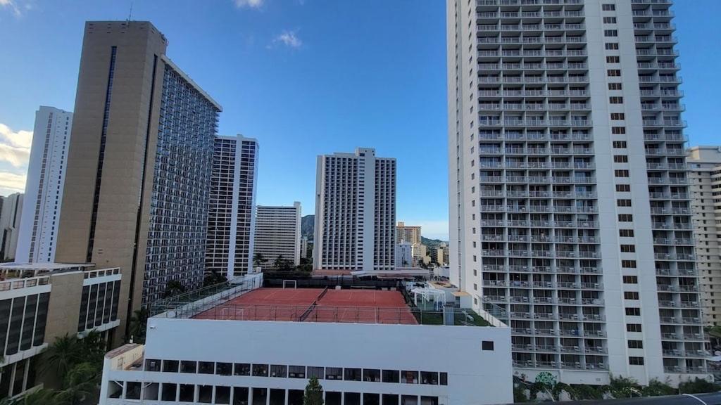 Waikiki Condo 2 Bedrooms 2 Bathrooms with 1 free parking space: Two-Bedroom Apartment photo