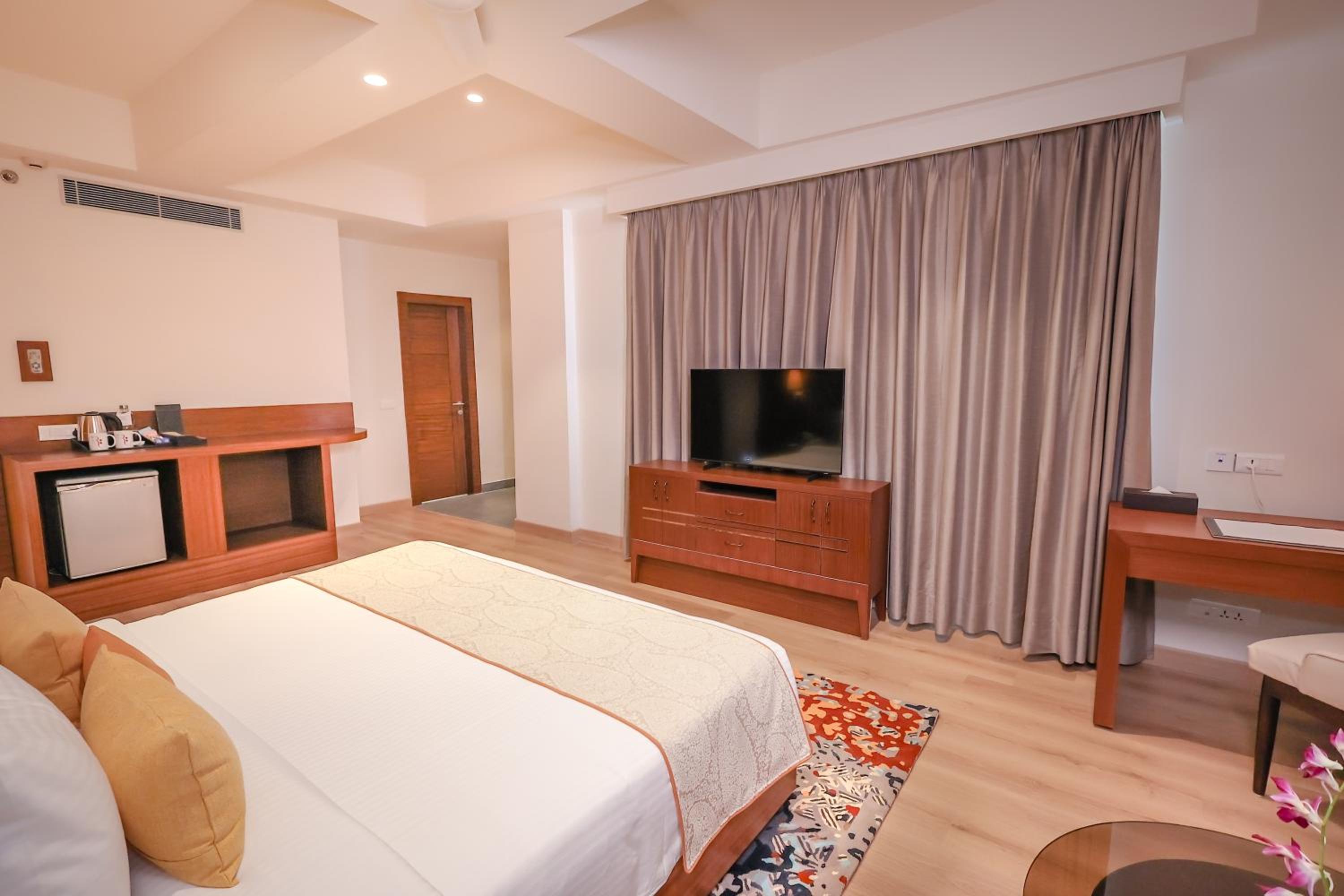 Suite Room - Enjoy Happy Hours with 2+1 offer Timing - 3 pm - 7 Pm