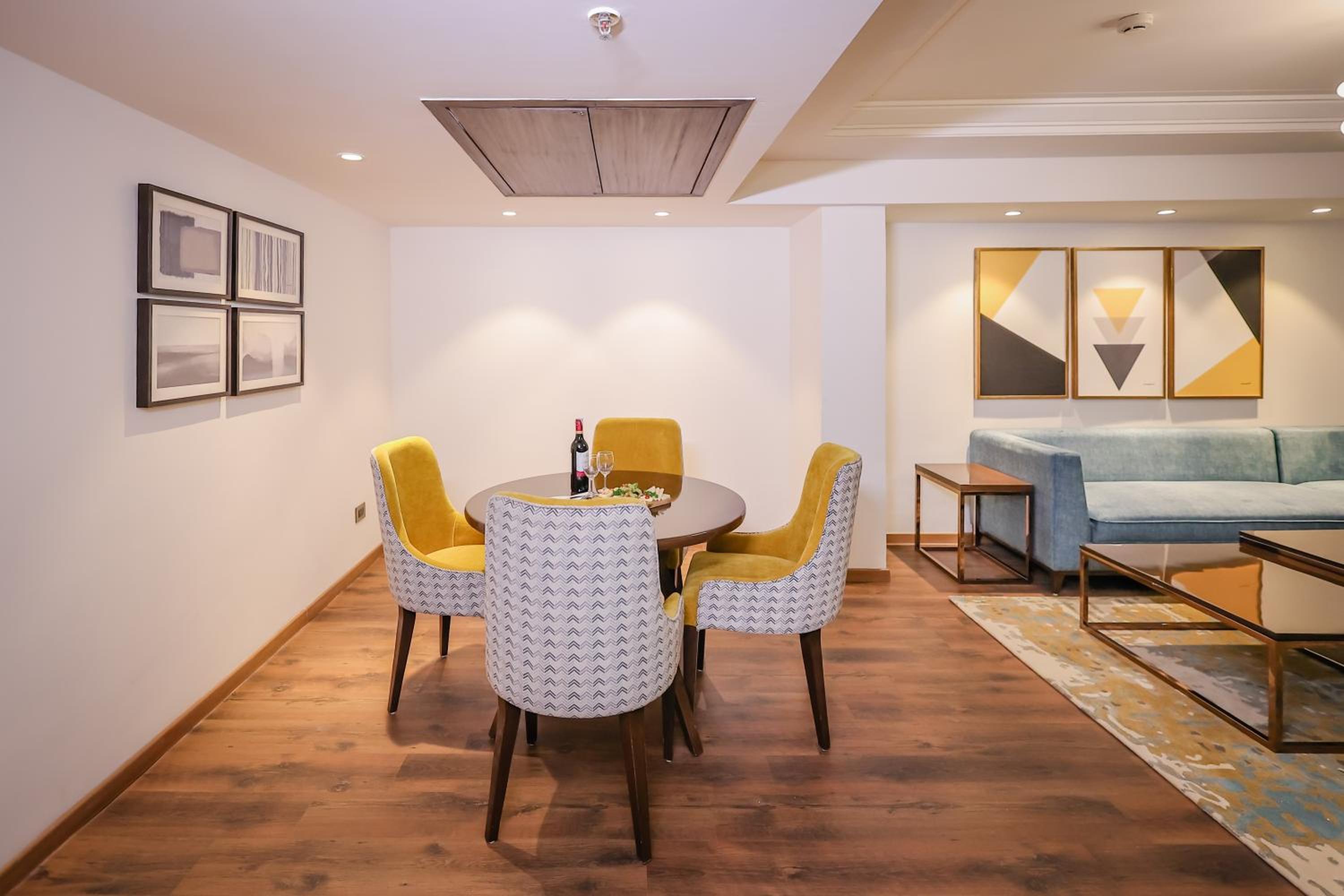 Premium Suite -  Enjoy Happy Hours with 2+1 offer Timing - 3 pm - 7 Pm photo 2