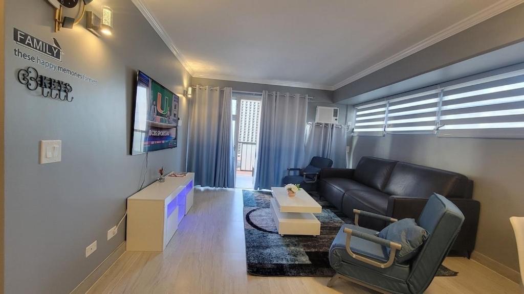 Waikiki Condo 2 Bedrooms 2 Bathrooms with 1 free parking space: Two-Bedroom Apartment photo