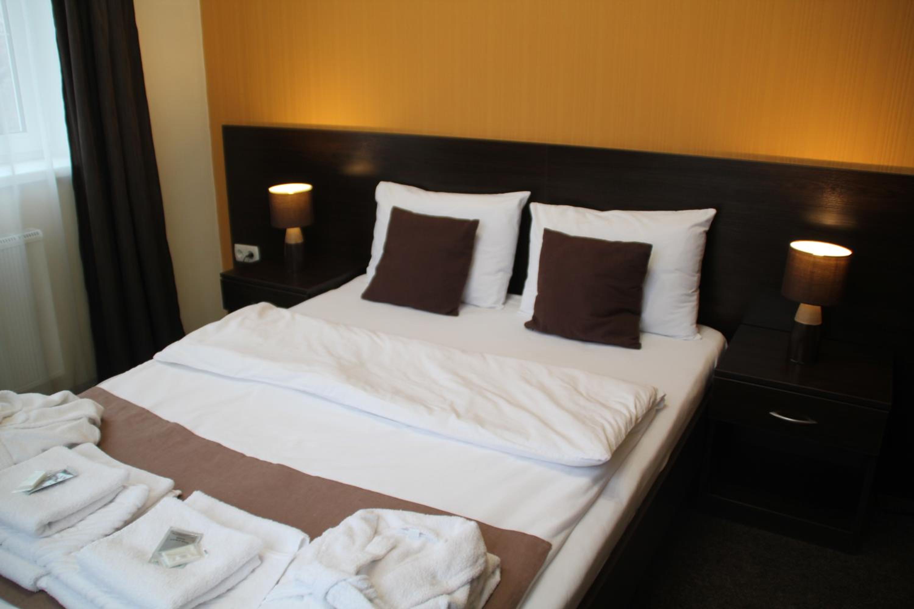 Double Room with Shared Bathroom photo 1